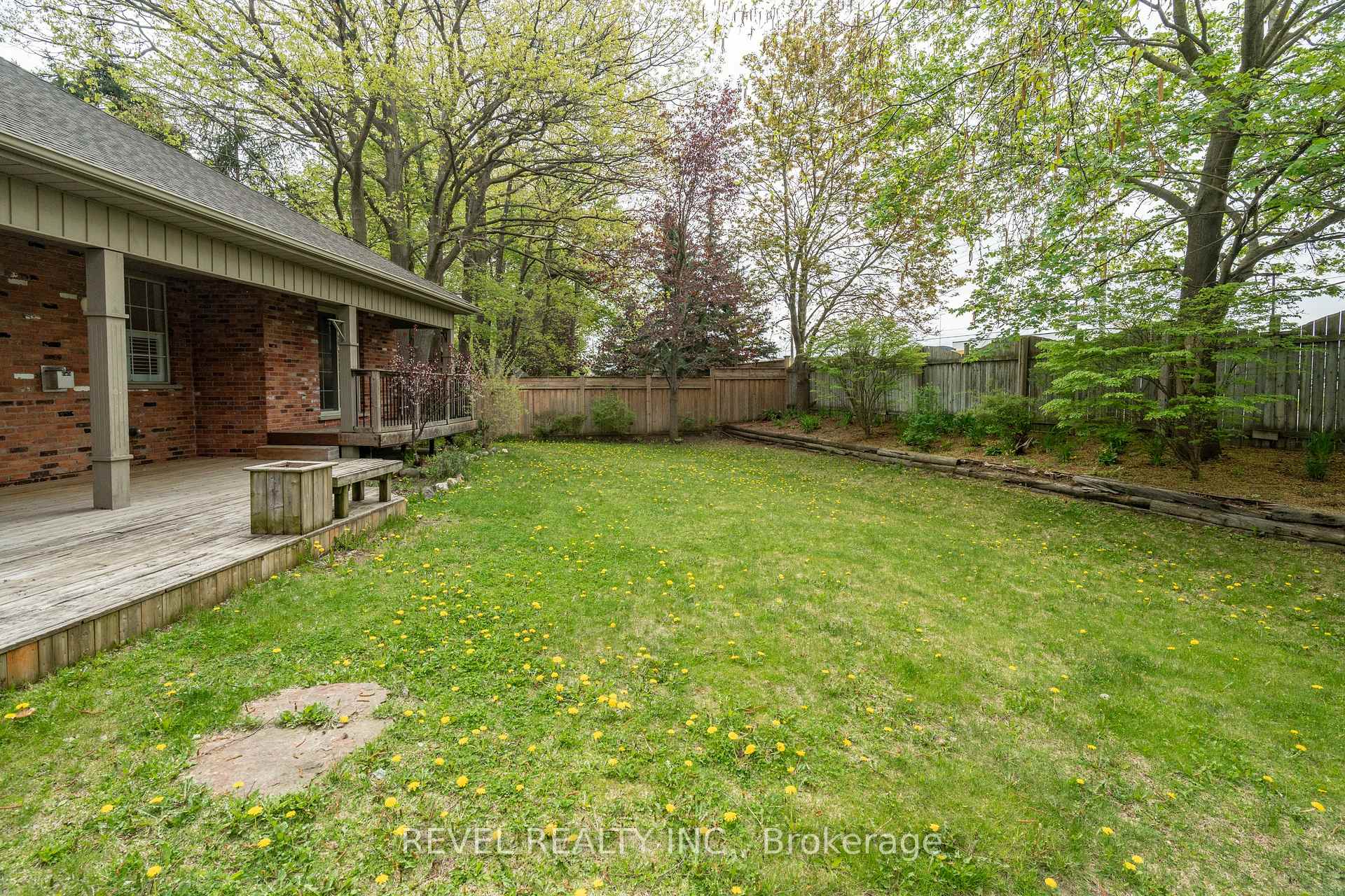 Photo 38 of 632 Bayhampton Crescent, Waterloo — HOMEH