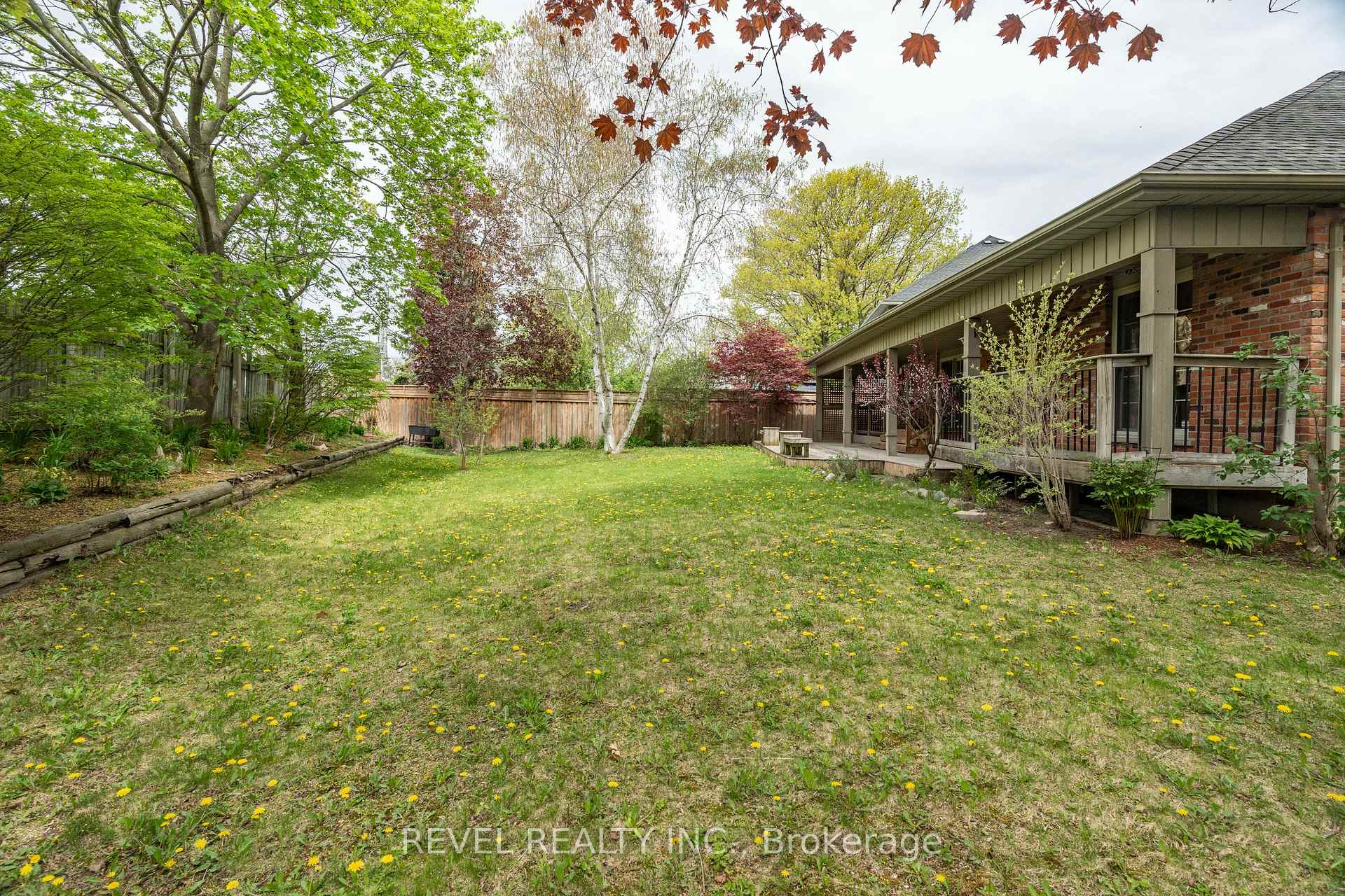 Photo 40 of 632 Bayhampton Crescent, Waterloo — HOMEH