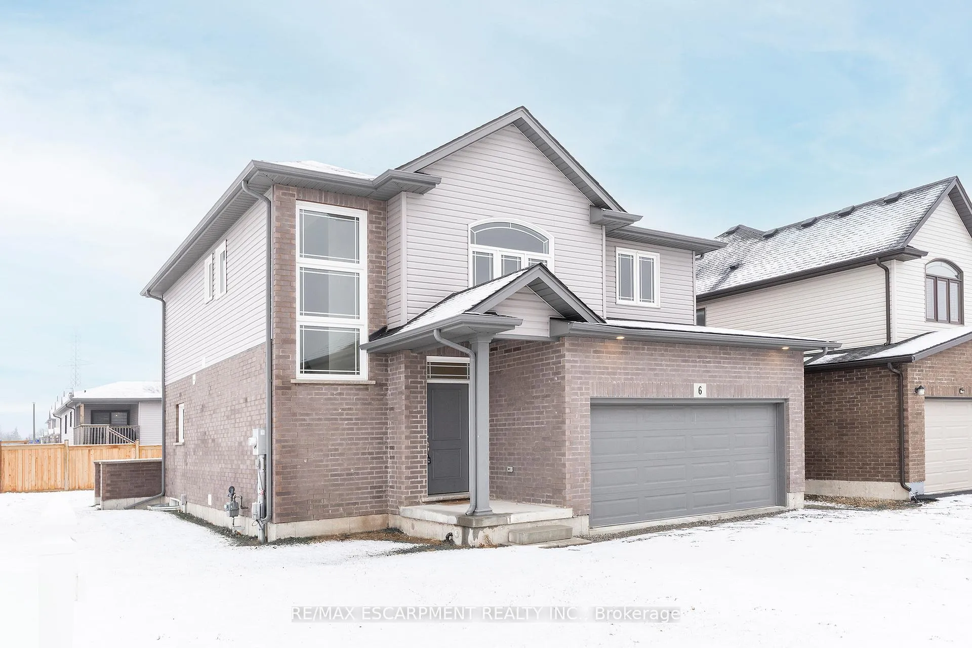 Photo 2 of 6 Laurent Avenue, Welland, Lincoln/Crowland — HOMEH