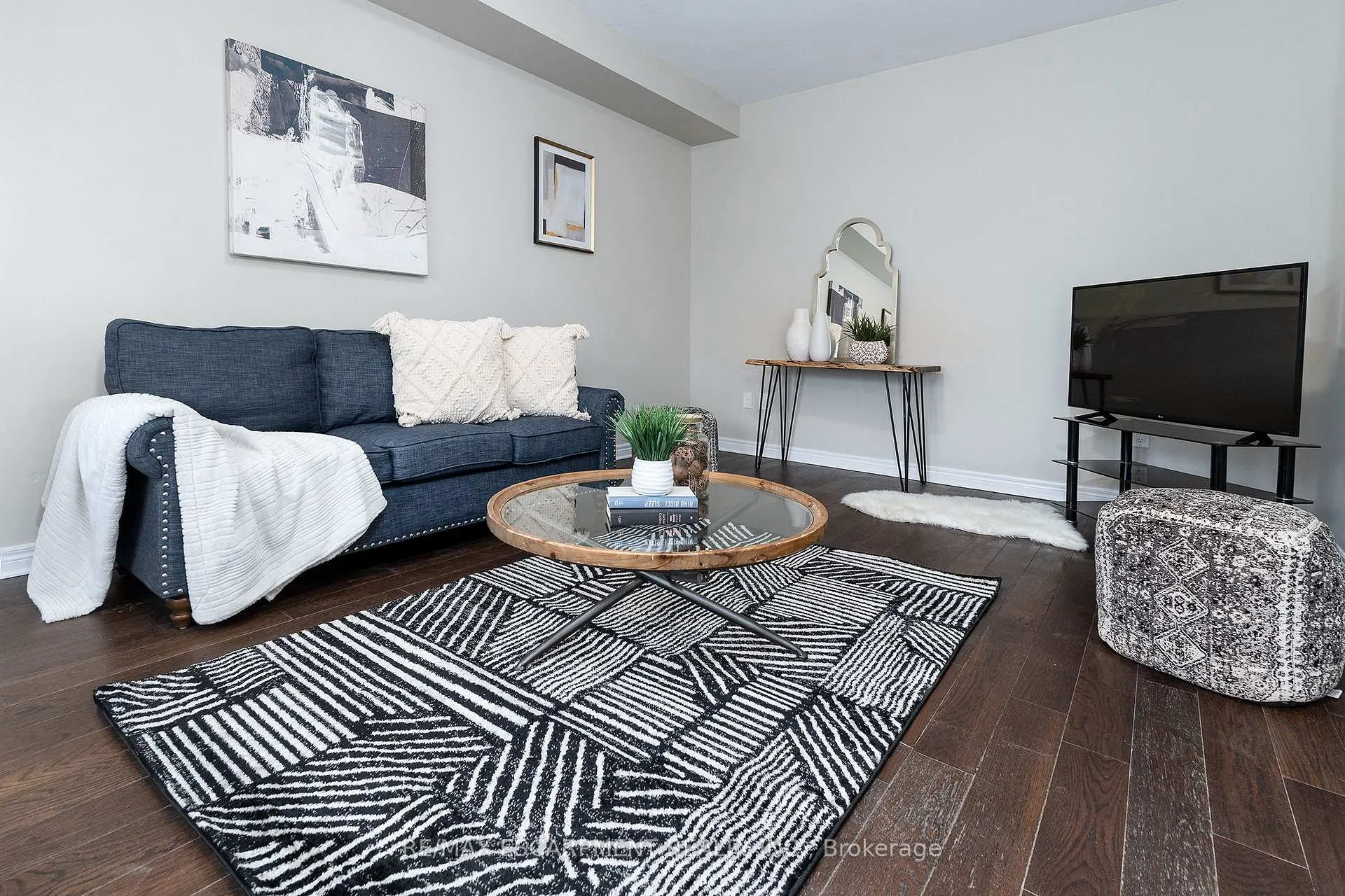 Photo 4 of 6 Laurent Avenue, Welland, Lincoln/Crowland — HOMEH