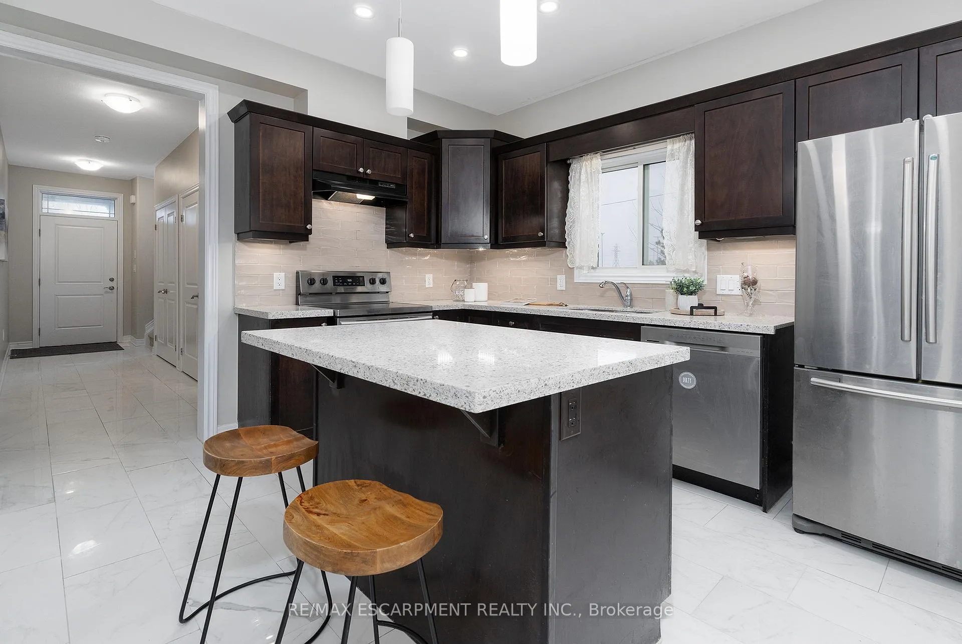 Photo 8 of 6 Laurent Avenue, Welland, Lincoln/Crowland — HOMEH