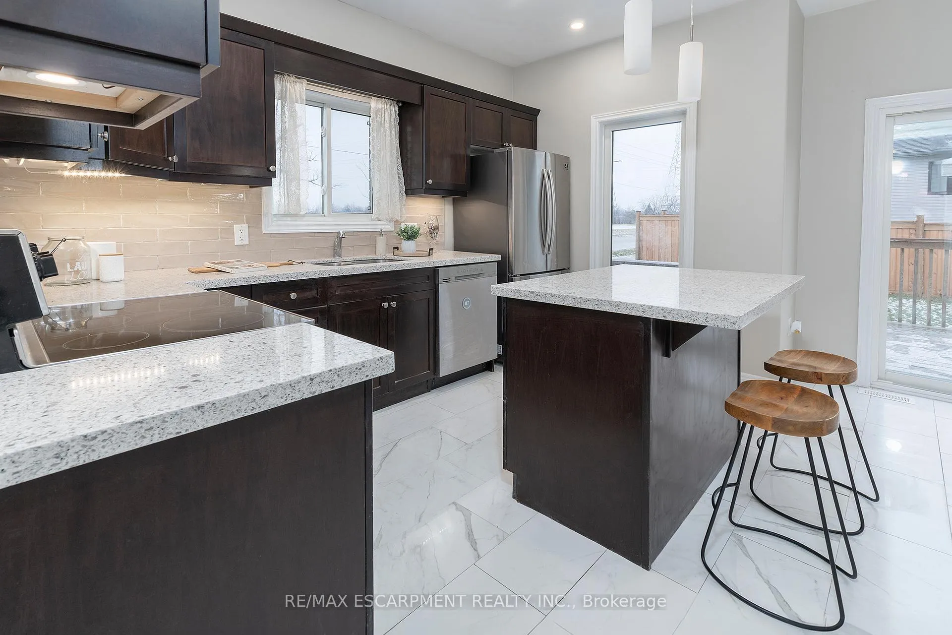 Photo 10 of 6 Laurent Avenue, Welland, Lincoln/Crowland — HOMEH