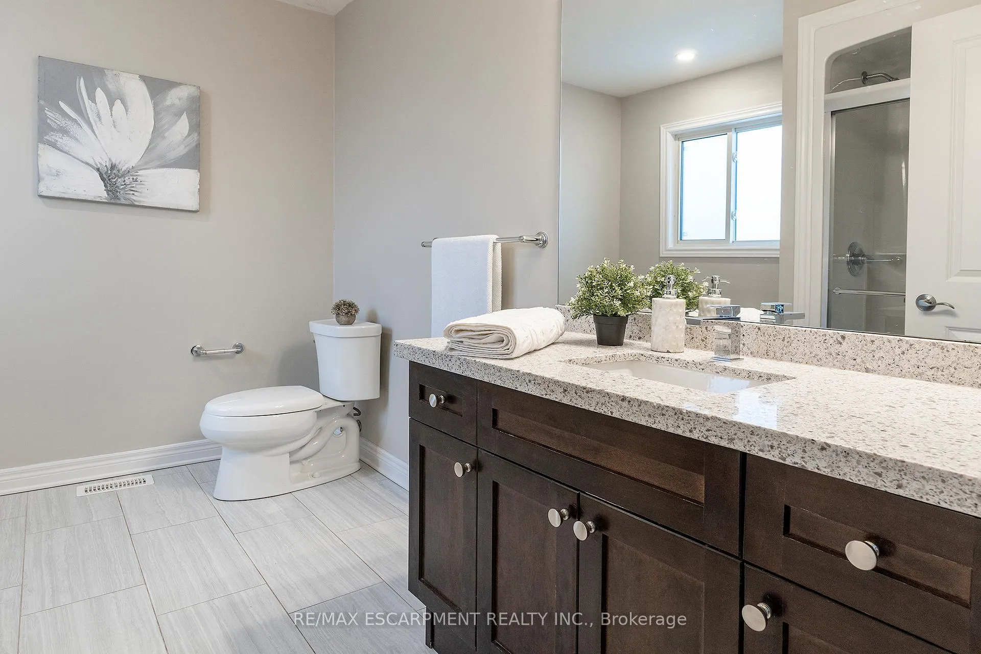 Photo 13 of 6 Laurent Avenue, Welland, Lincoln/Crowland — HOMEH
