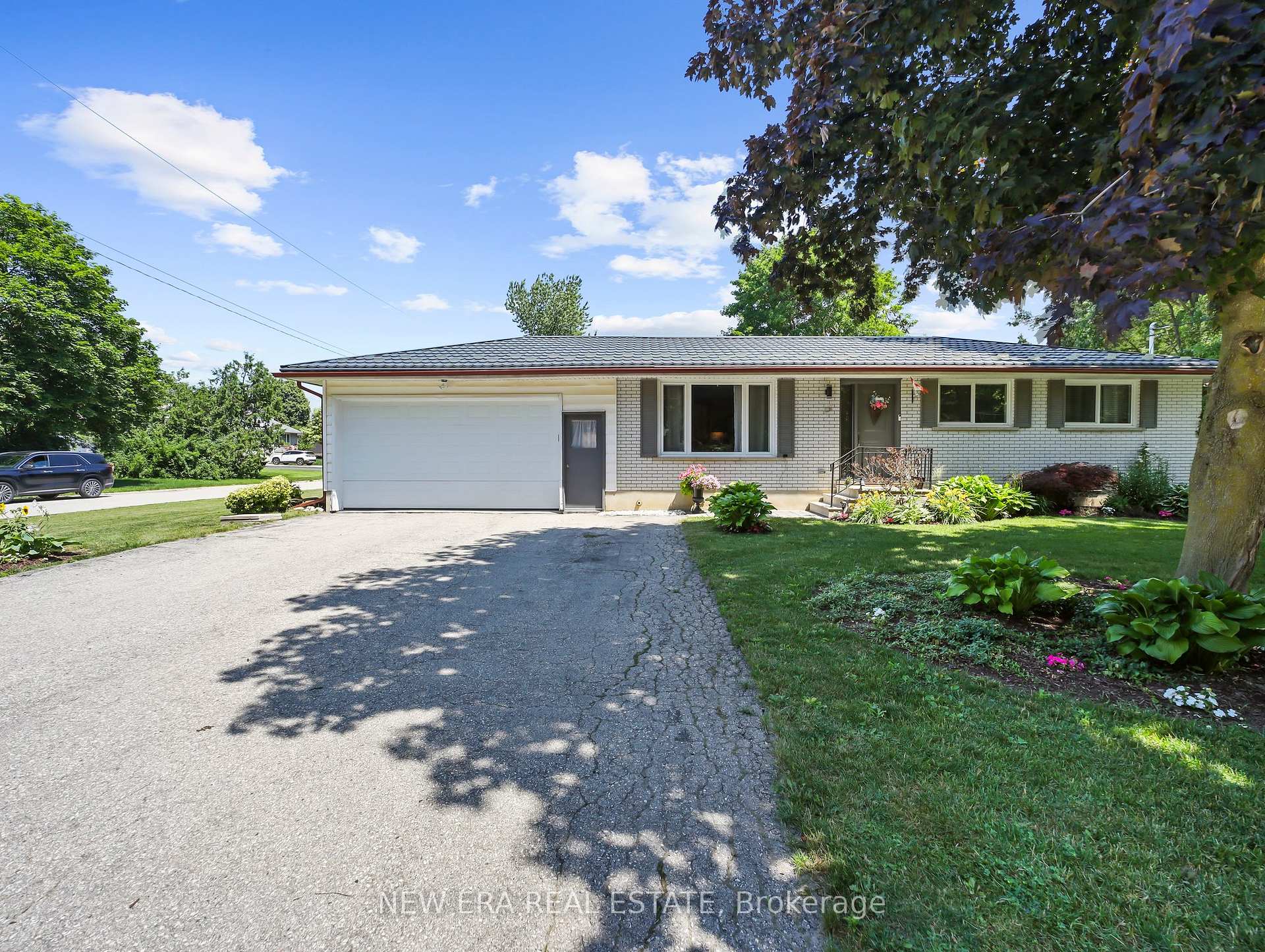 Photo 1 of 1031 Queens Bush Road, Wellesley — HOMEH