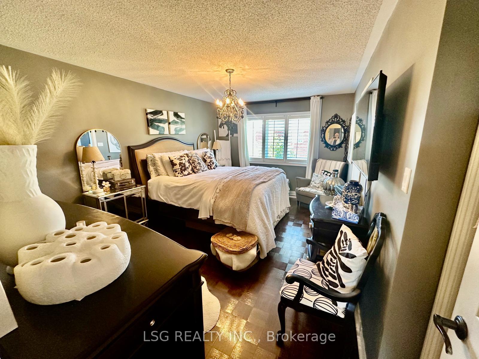 Photo 16 of 235 Venice Gate Drive, Vaughan, Vellore Village — HOMEH