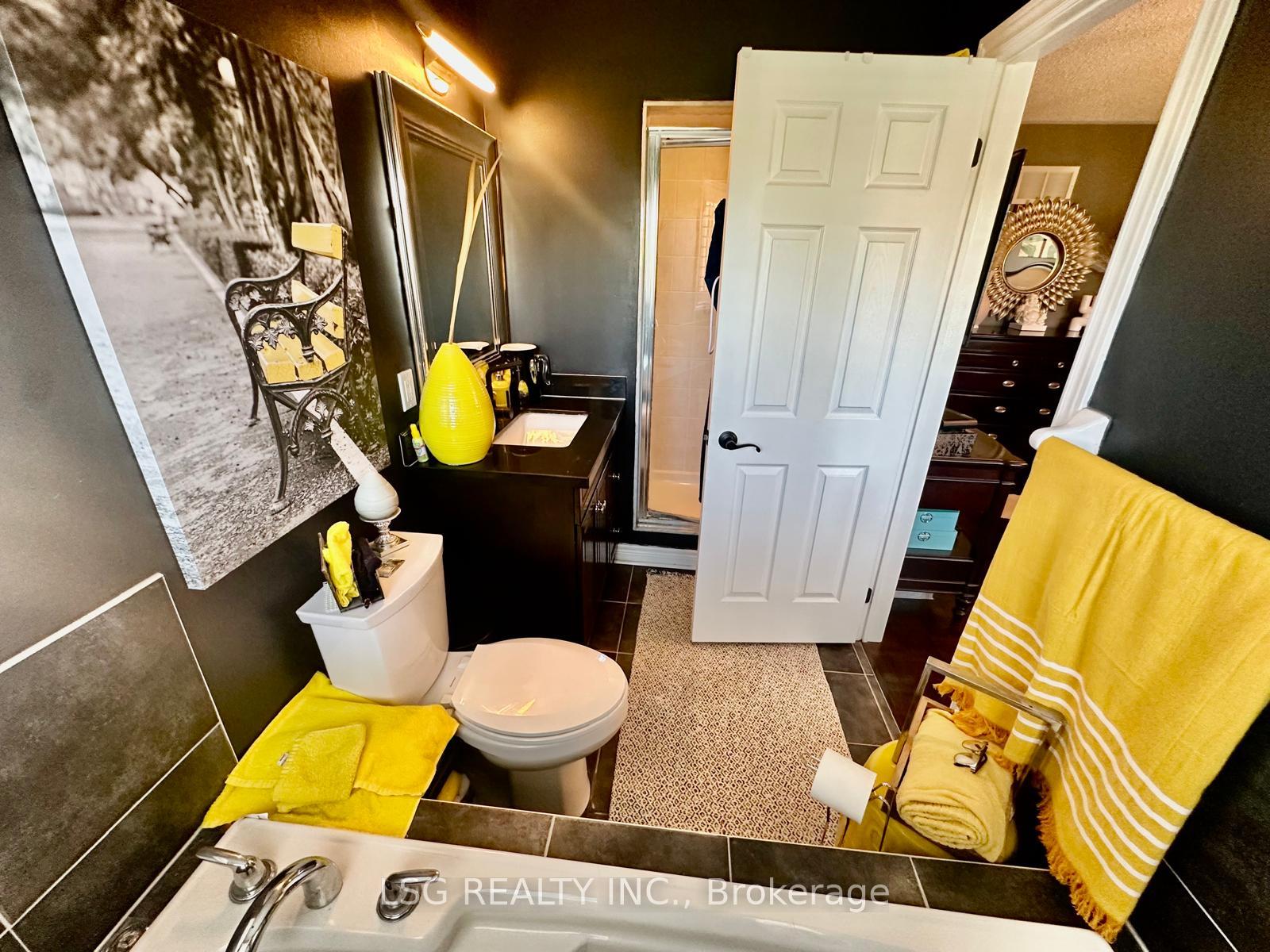 Photo 19 of 235 Venice Gate Drive, Vaughan, Vellore Village — HOMEH