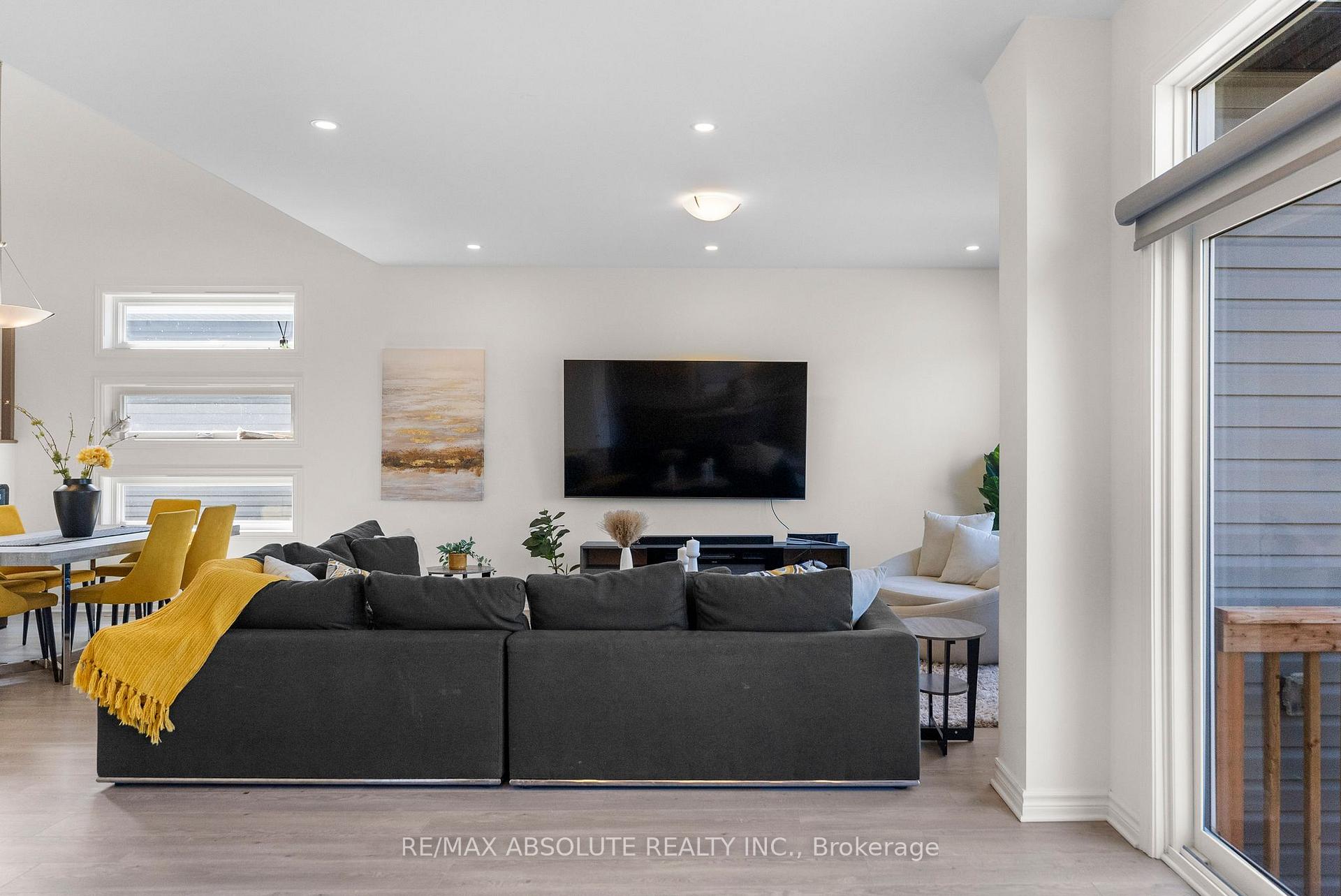 Photo 10 of 105 Seabert Drive, Arnprior — HOMEH