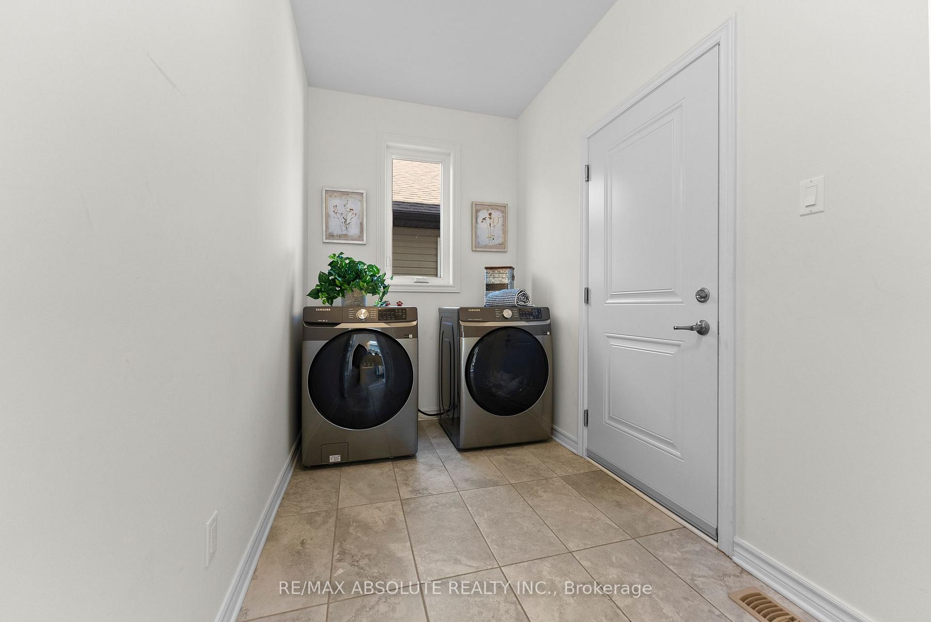 Photo 21 of 105 Seabert Drive, Arnprior — HOMEH