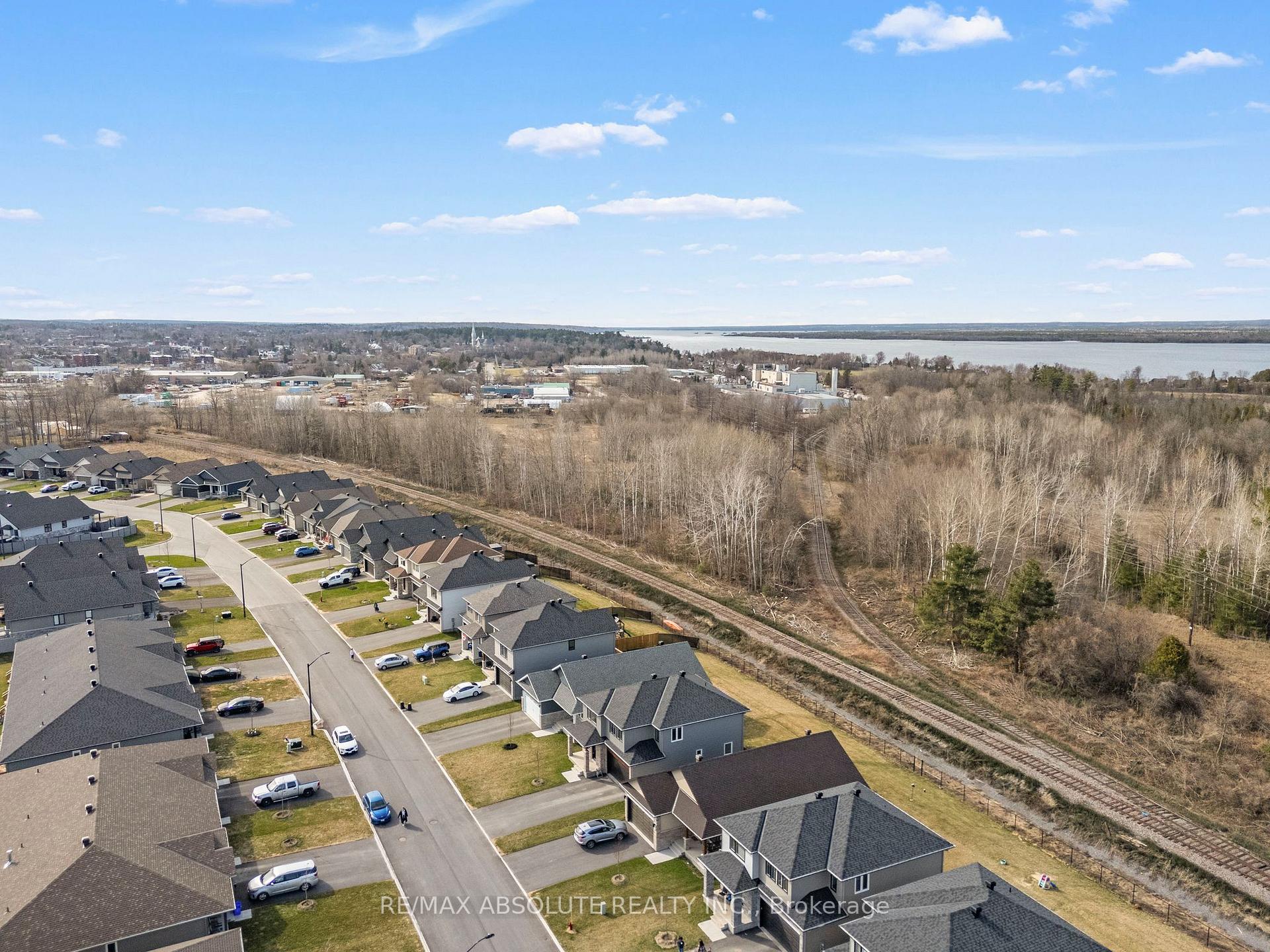 Photo 48 of 105 Seabert Drive, Arnprior — HOMEH