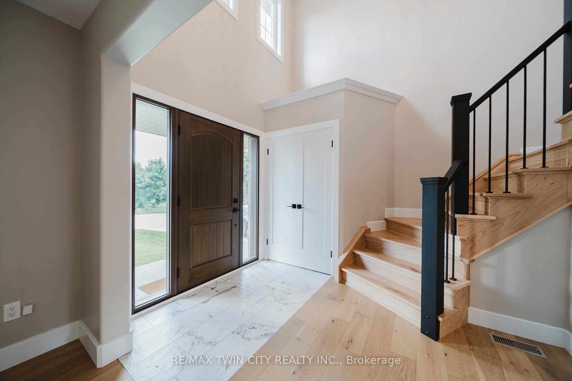 Photo 3 of 69 Parkview Drive, Wellesley — HOMEH