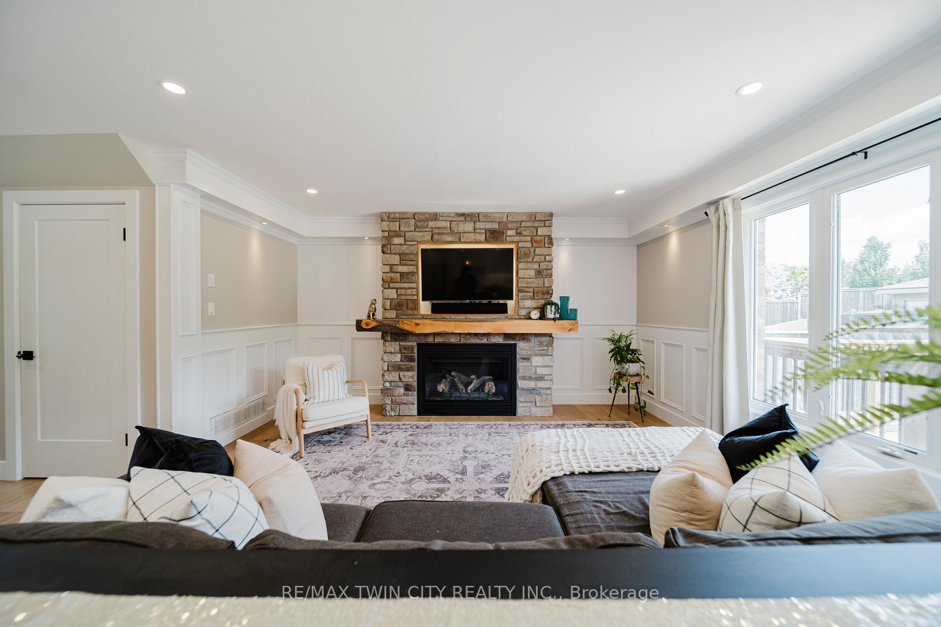 Photo 9 of 69 Parkview Drive, Wellesley — HOMEH
