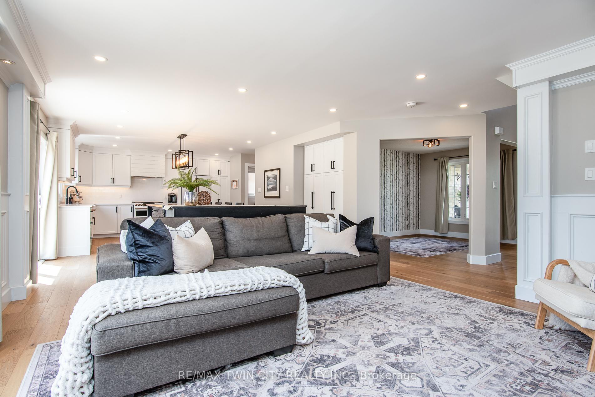 Photo 10 of 69 Parkview Drive, Wellesley — HOMEH