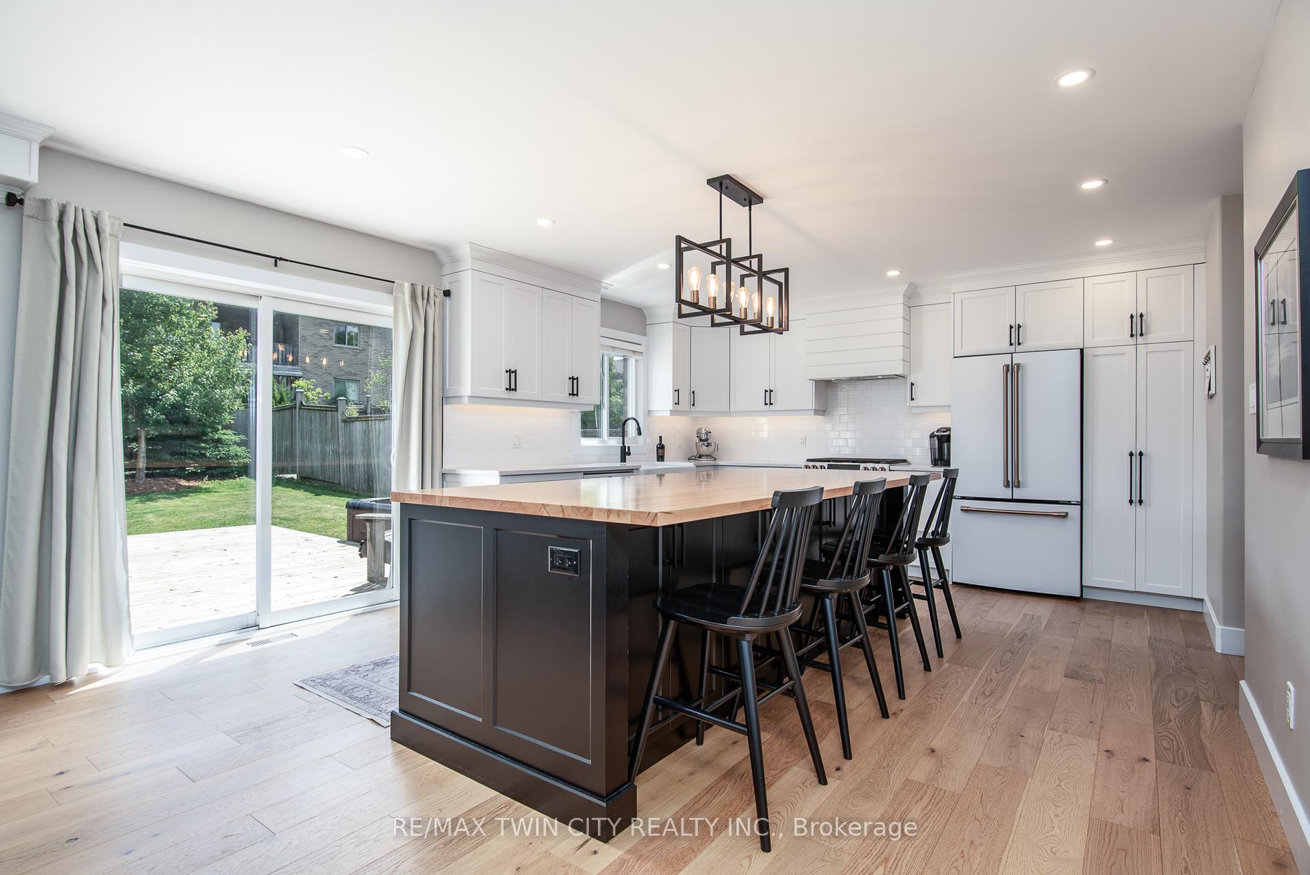 Photo 11 of 69 Parkview Drive, Wellesley — HOMEH