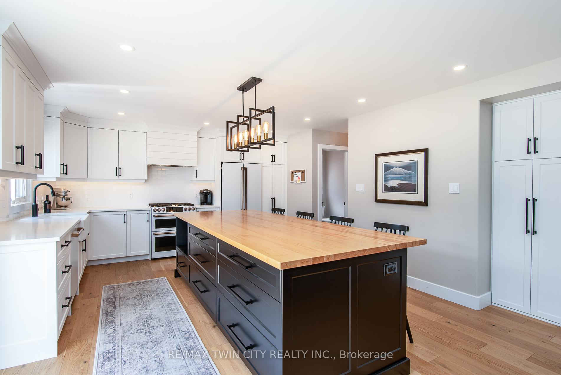 Photo 12 of 69 Parkview Drive, Wellesley — HOMEH