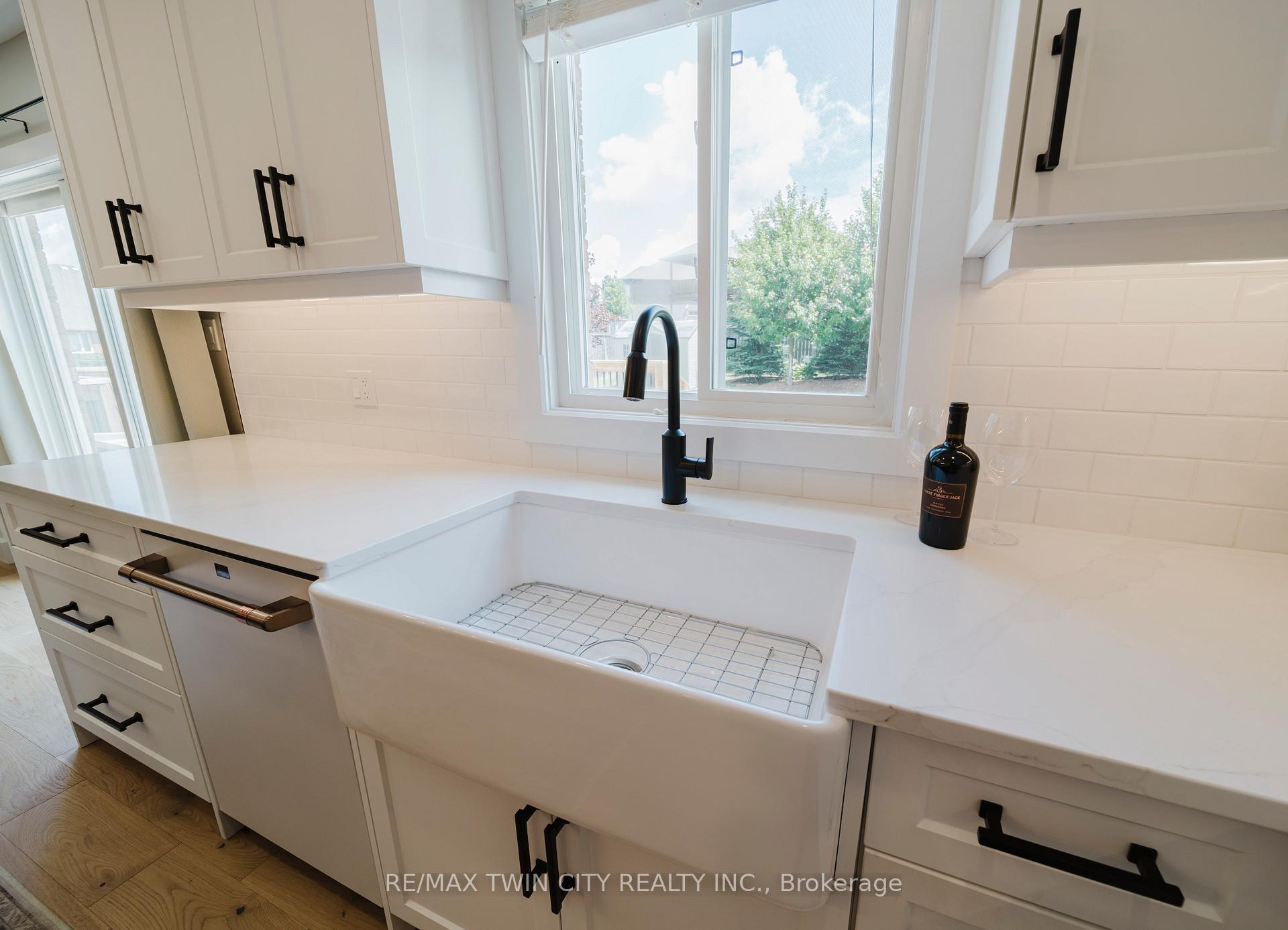 Photo 13 of 69 Parkview Drive, Wellesley — HOMEH
