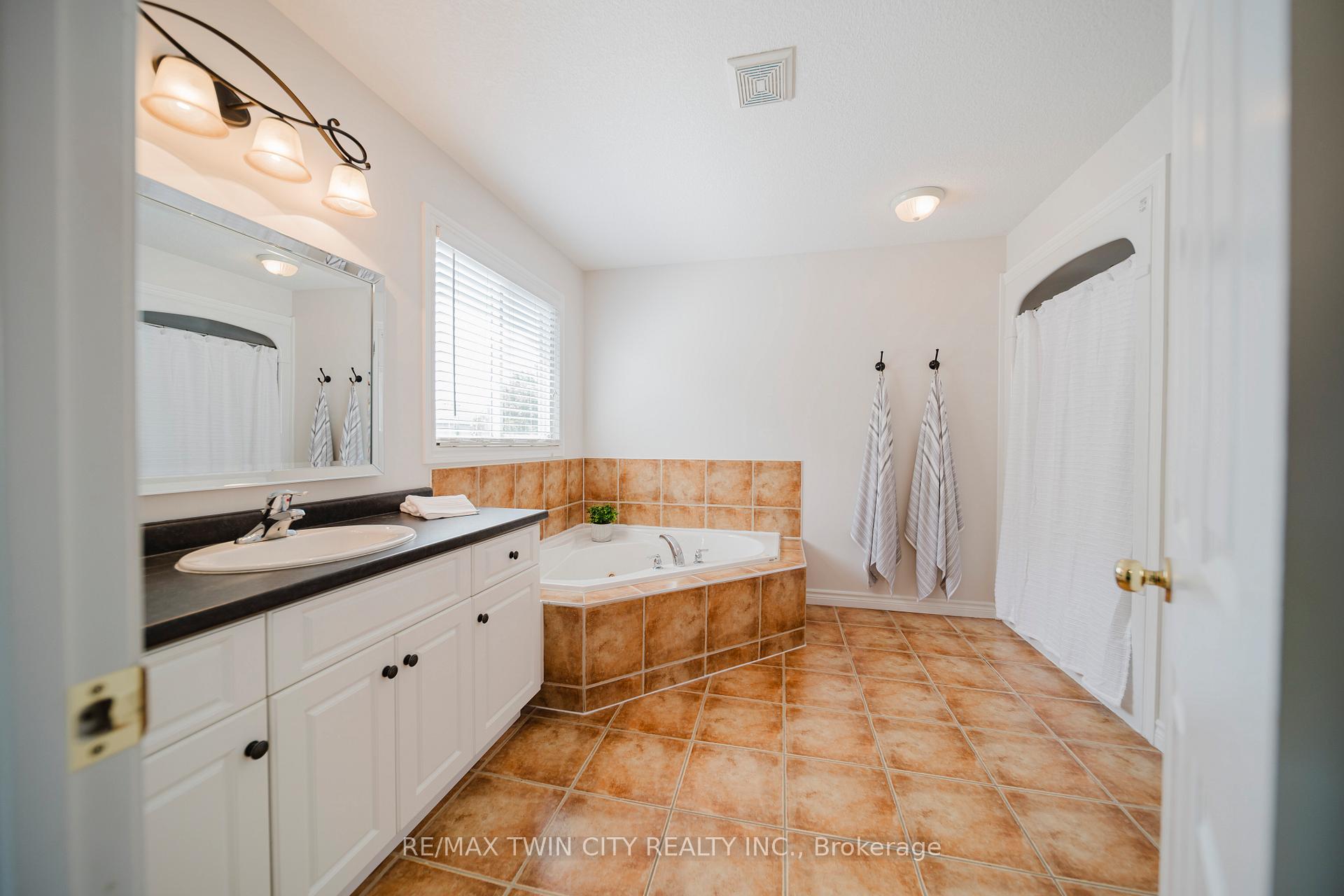 Photo 26 of 69 Parkview Drive, Wellesley — HOMEH
