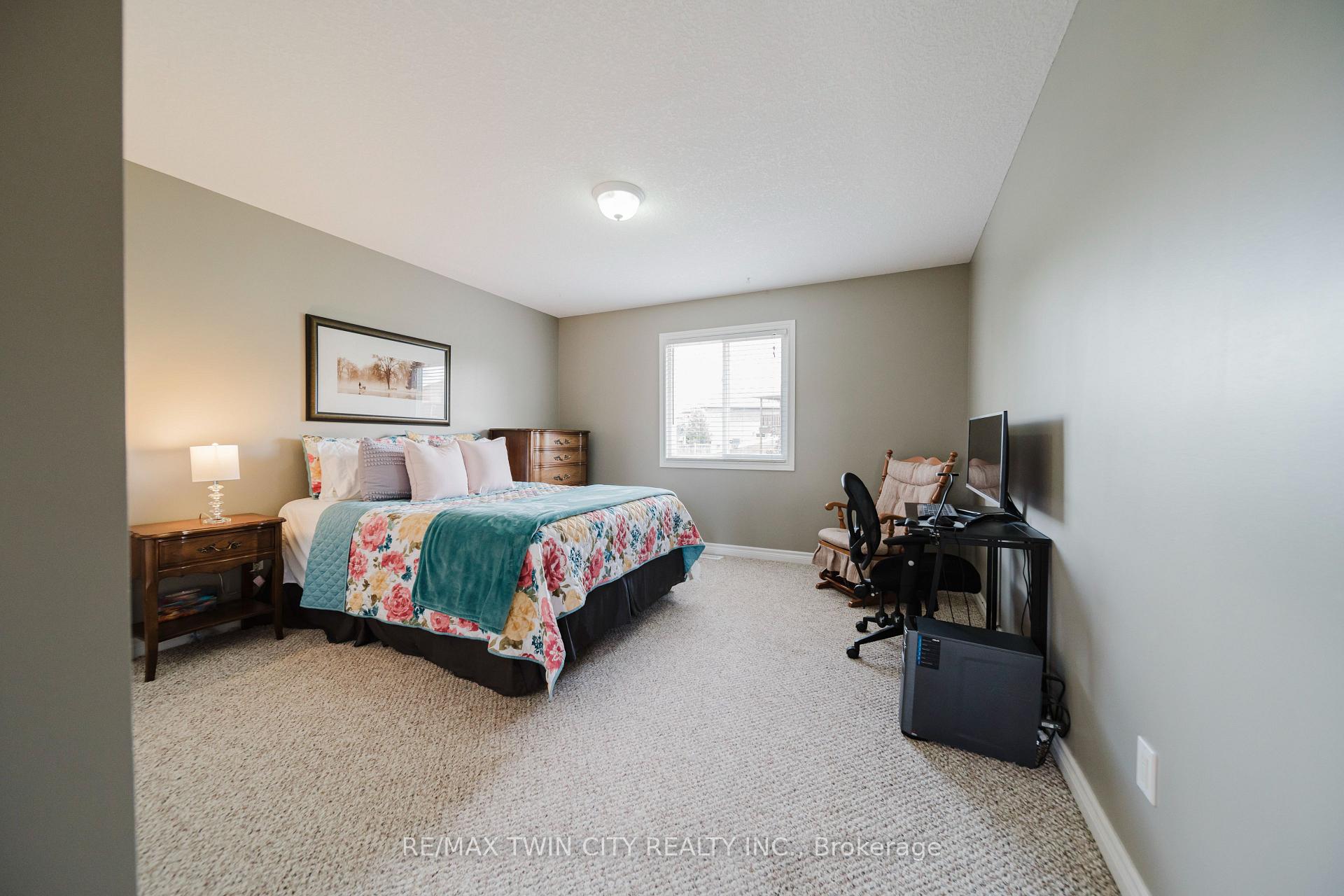Photo 29 of 69 Parkview Drive, Wellesley — HOMEH
