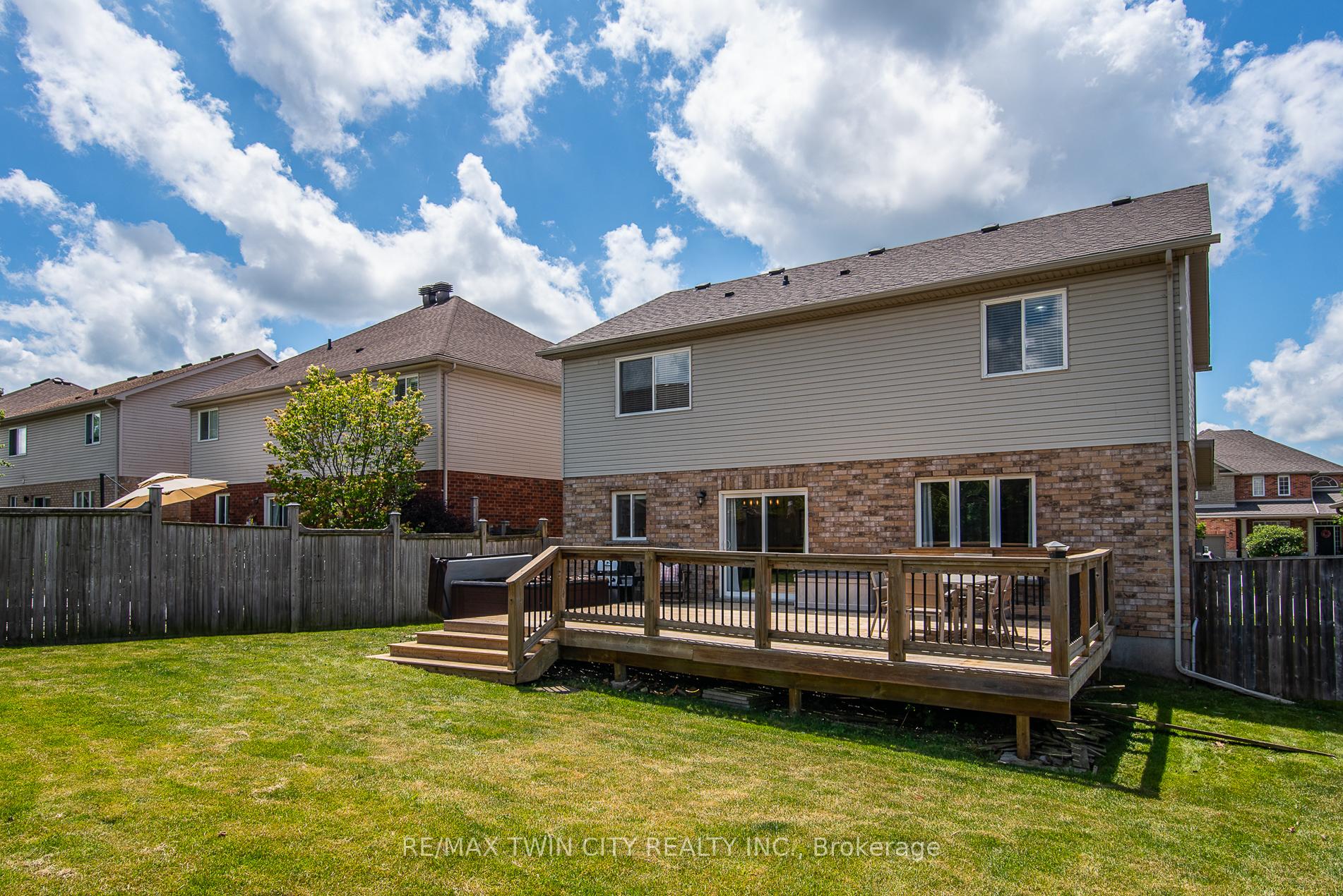 Photo 40 of 69 Parkview Drive, Wellesley — HOMEH