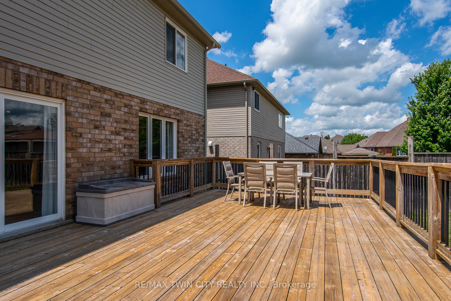 Photo 42 of 69 Parkview Drive, Wellesley — HOMEH