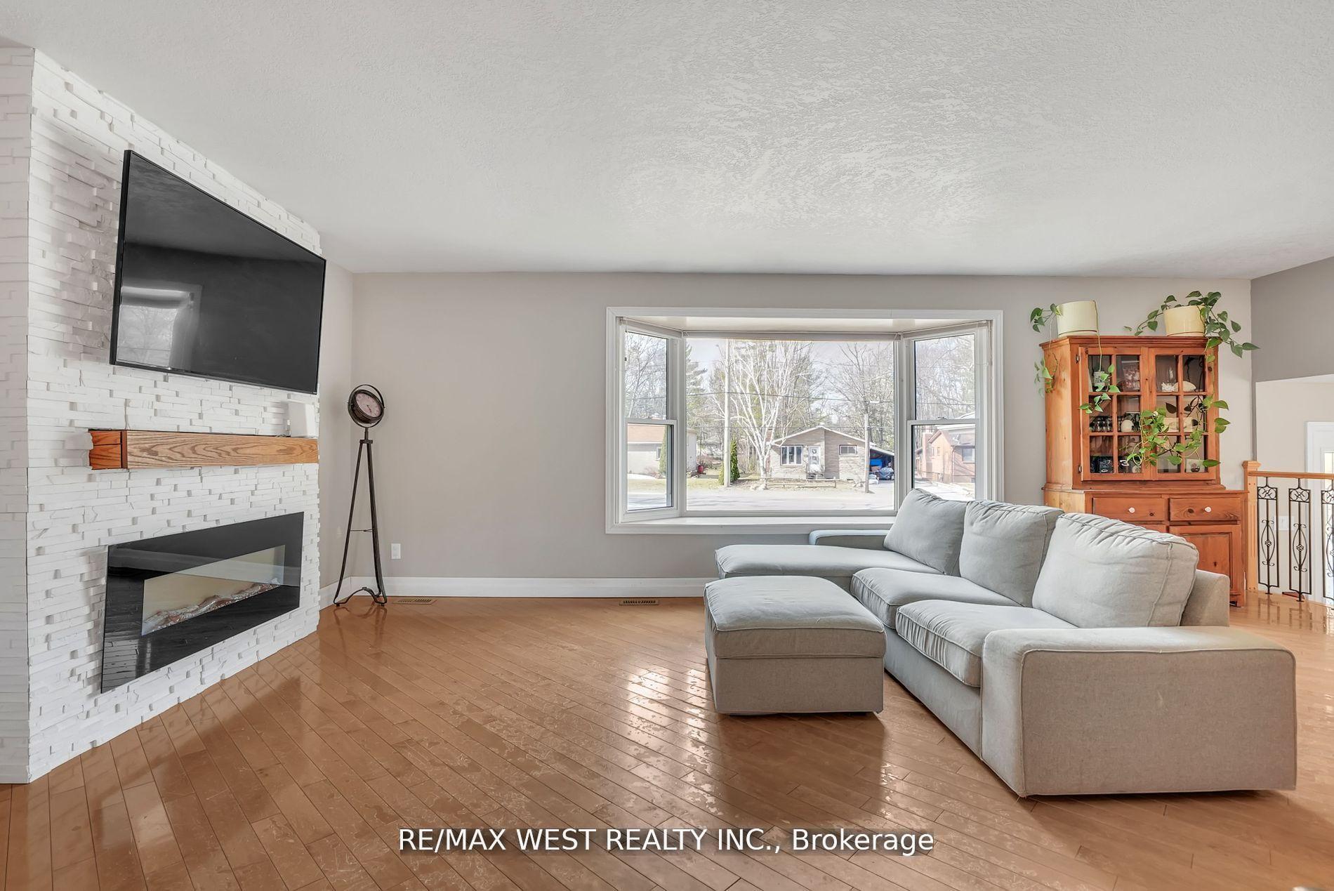 Photo 4 of 279 Sunnidale Road, Wasaga Beach — HOMEH