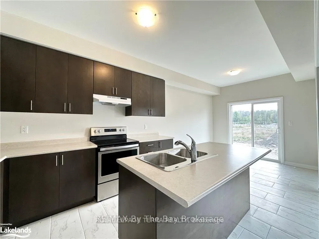 Photo 5 of 58 Nicort Road, Wasaga Beach — HOMEH