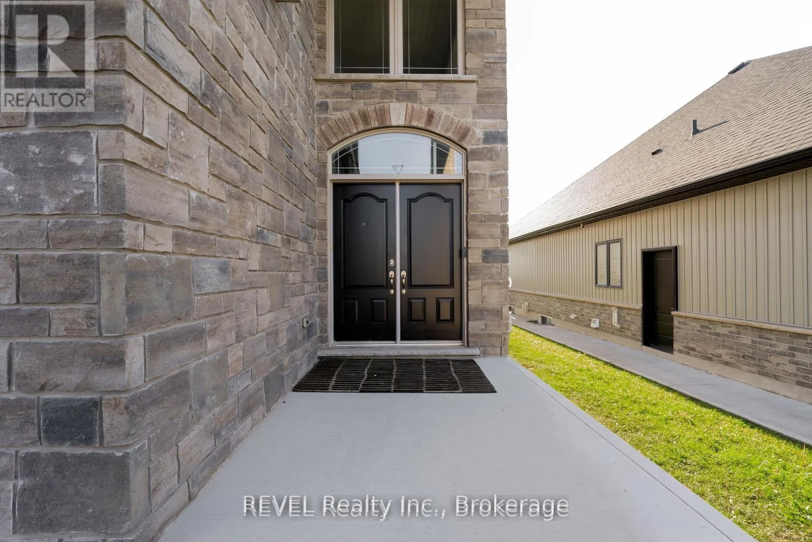 Photo 2 of Unit Upper, 202 Viger Drive, Welland, Lincoln/Crowland — HOMEH