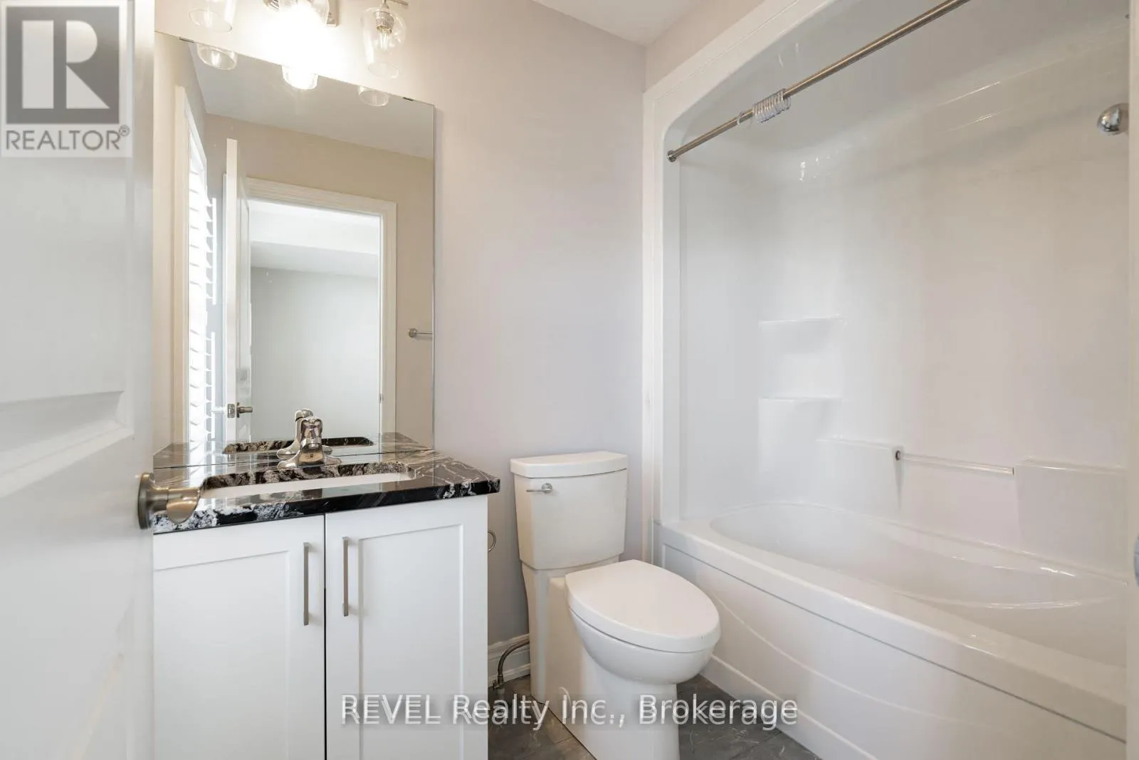 Photo 18 of Unit Upper, 202 Viger Drive, Welland, Lincoln/Crowland — HOMEH