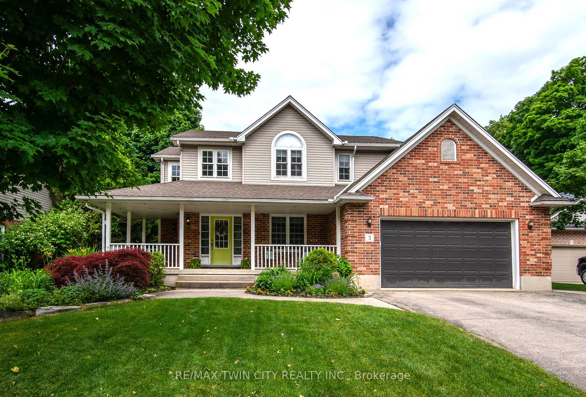 Front of 3 Shadywood Court