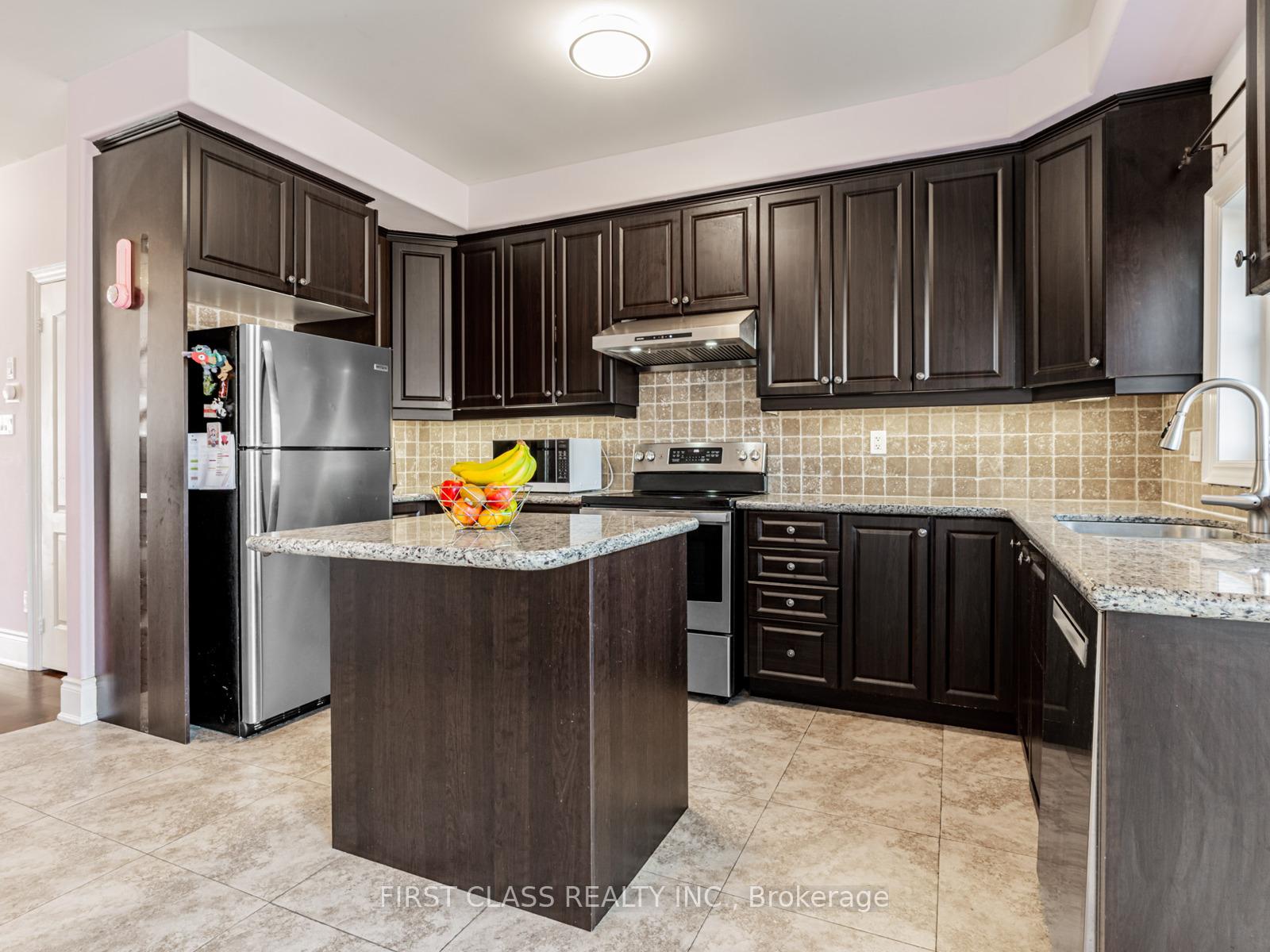 Photo 9 of 24 Golden Spruce Lane, Vaughan, Maple — HOMEH