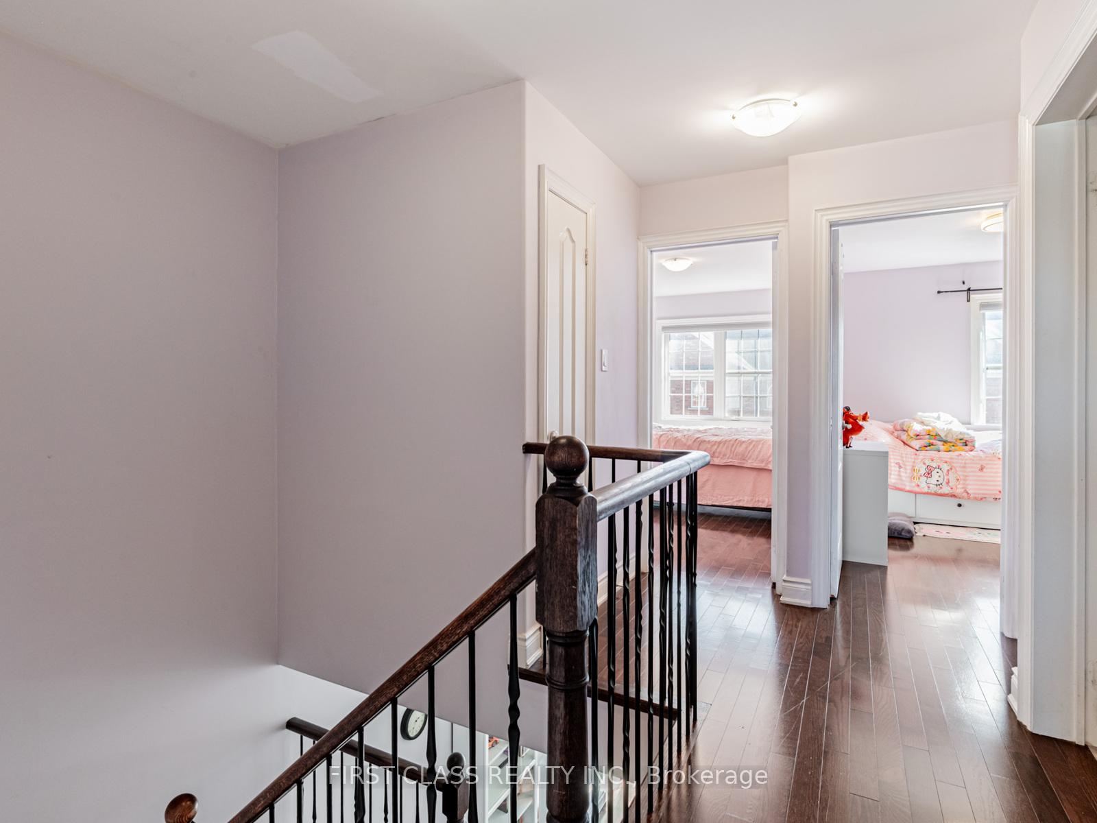 Photo 16 of 24 Golden Spruce Lane, Vaughan, Maple — HOMEH
