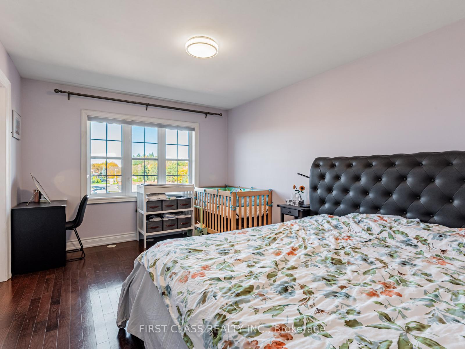 Photo 17 of 24 Golden Spruce Lane, Vaughan, Maple — HOMEH