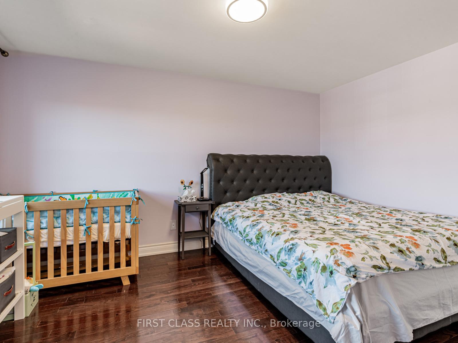Photo 18 of 24 Golden Spruce Lane, Vaughan, Maple — HOMEH