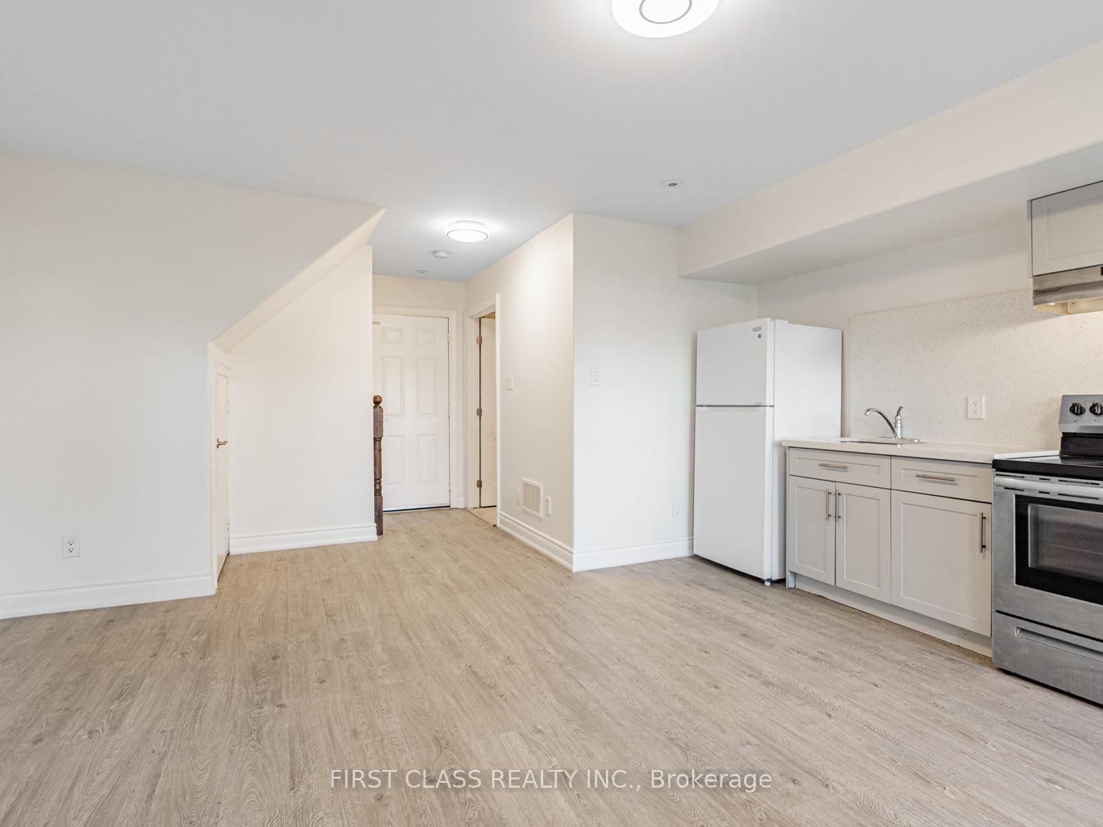 Photo 25 of 24 Golden Spruce Lane, Vaughan, Maple — HOMEH