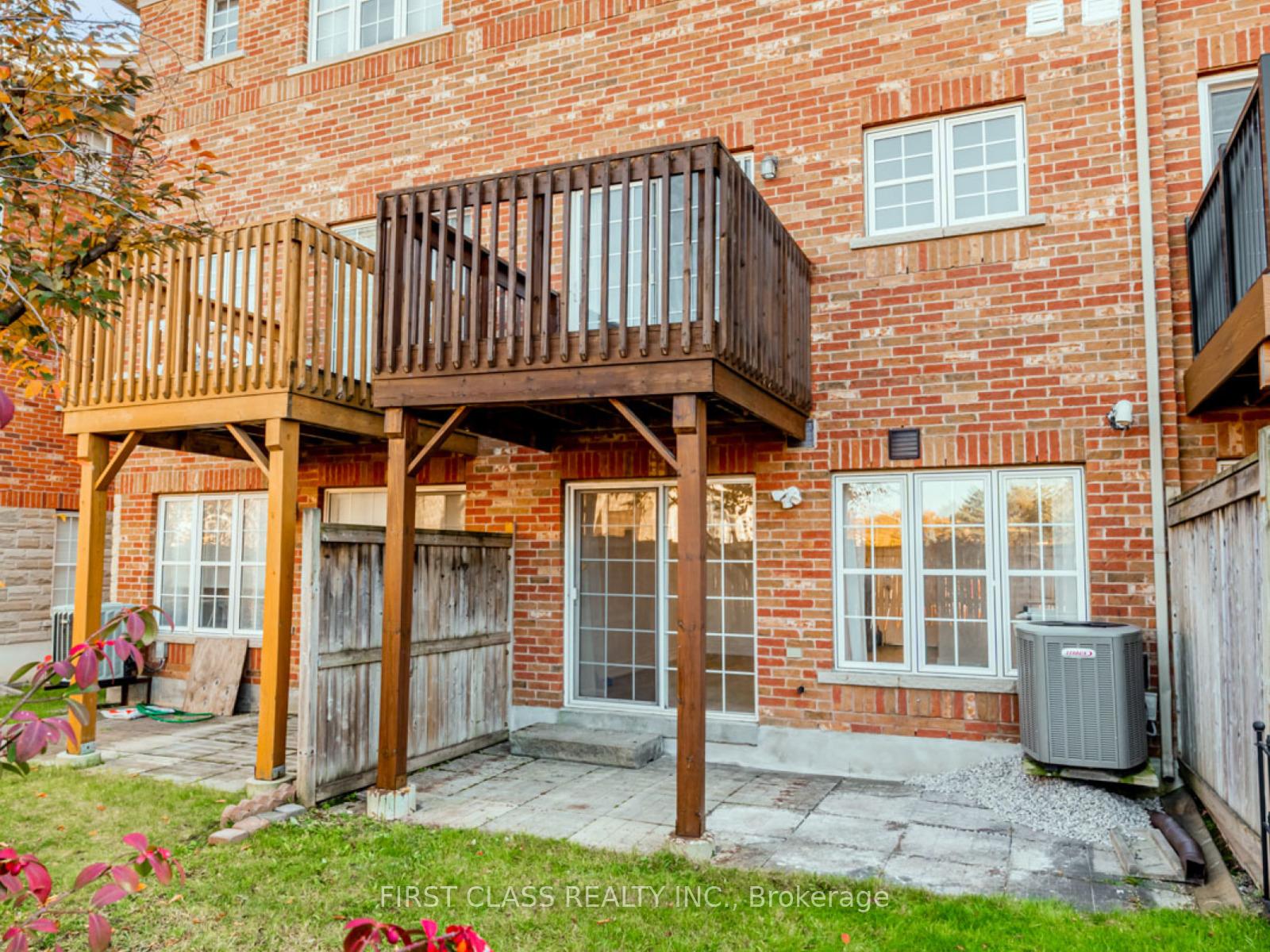 Photo 29 of 24 Golden Spruce Lane, Vaughan, Maple — HOMEH