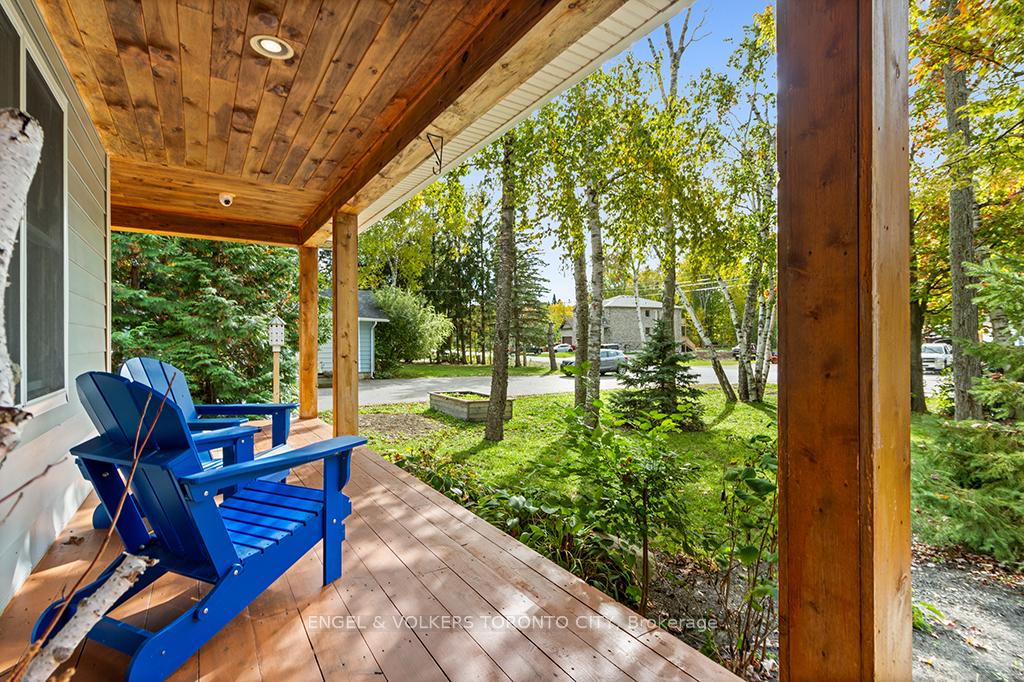 Photo 2 of 19 Indianola Crescent, Wasaga Beach — HOMEH