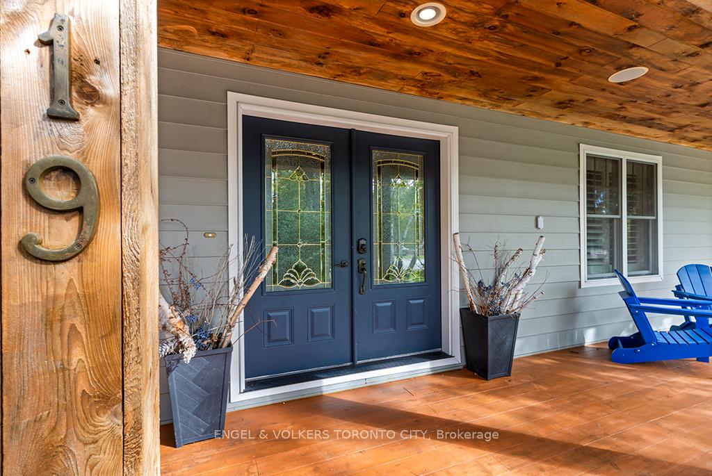 Photo 3 of 19 Indianola Crescent, Wasaga Beach — HOMEH