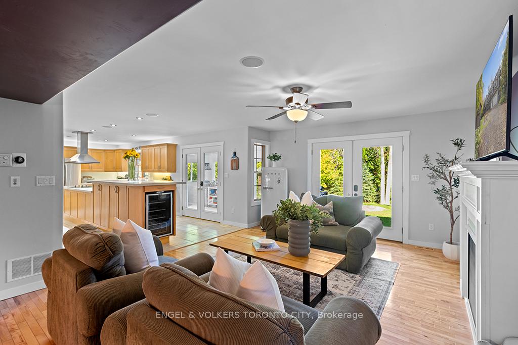 Photo 6 of 19 Indianola Crescent, Wasaga Beach — HOMEH
