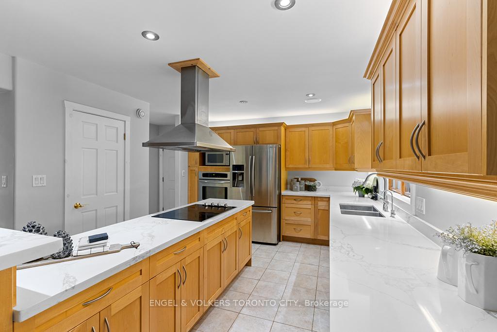 Photo 8 of 19 Indianola Crescent, Wasaga Beach — HOMEH