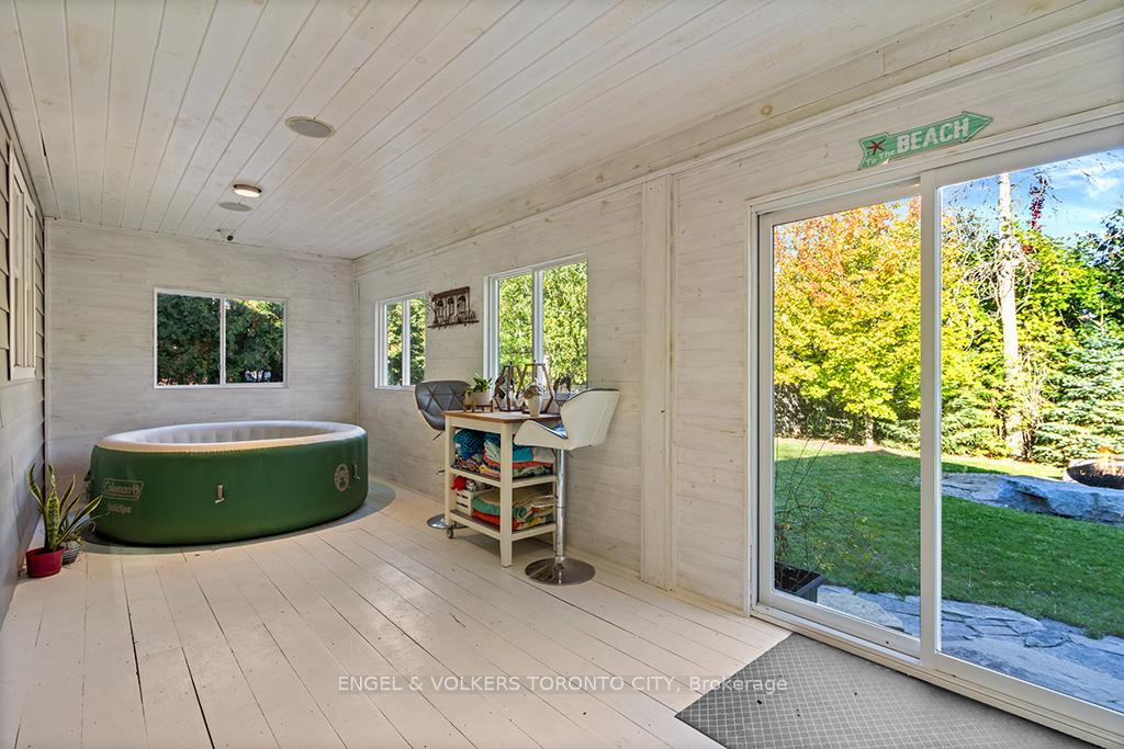Photo 12 of 19 Indianola Crescent, Wasaga Beach — HOMEH