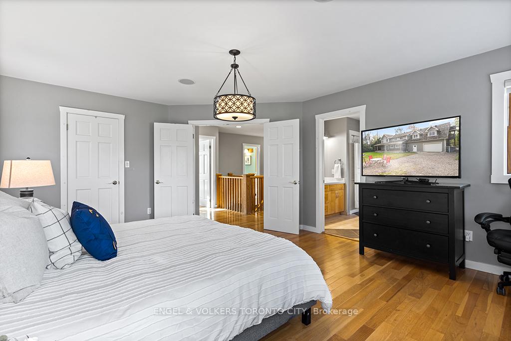 Photo 15 of 19 Indianola Crescent, Wasaga Beach — HOMEH