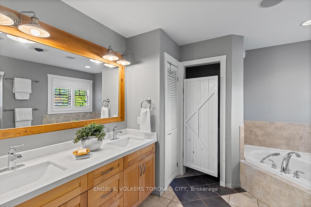 Photo 16 of 19 Indianola Crescent, Wasaga Beach — HOMEH