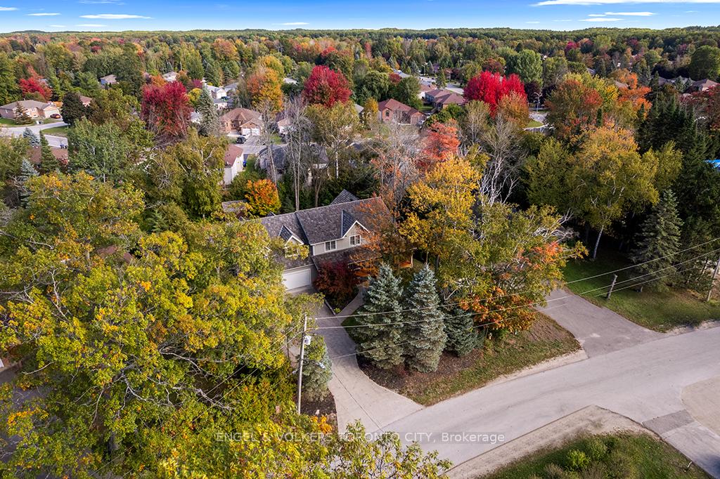 Photo 29 of 19 Indianola Crescent, Wasaga Beach — HOMEH