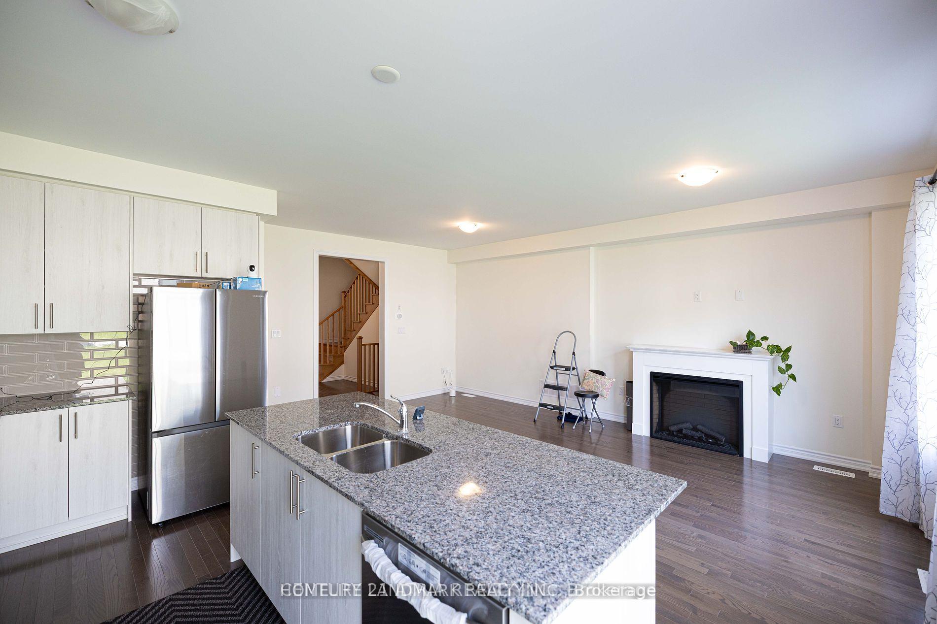 Photo 14 of 12 Fish Drive, Aurora, Bayview Northeast — HOMEH