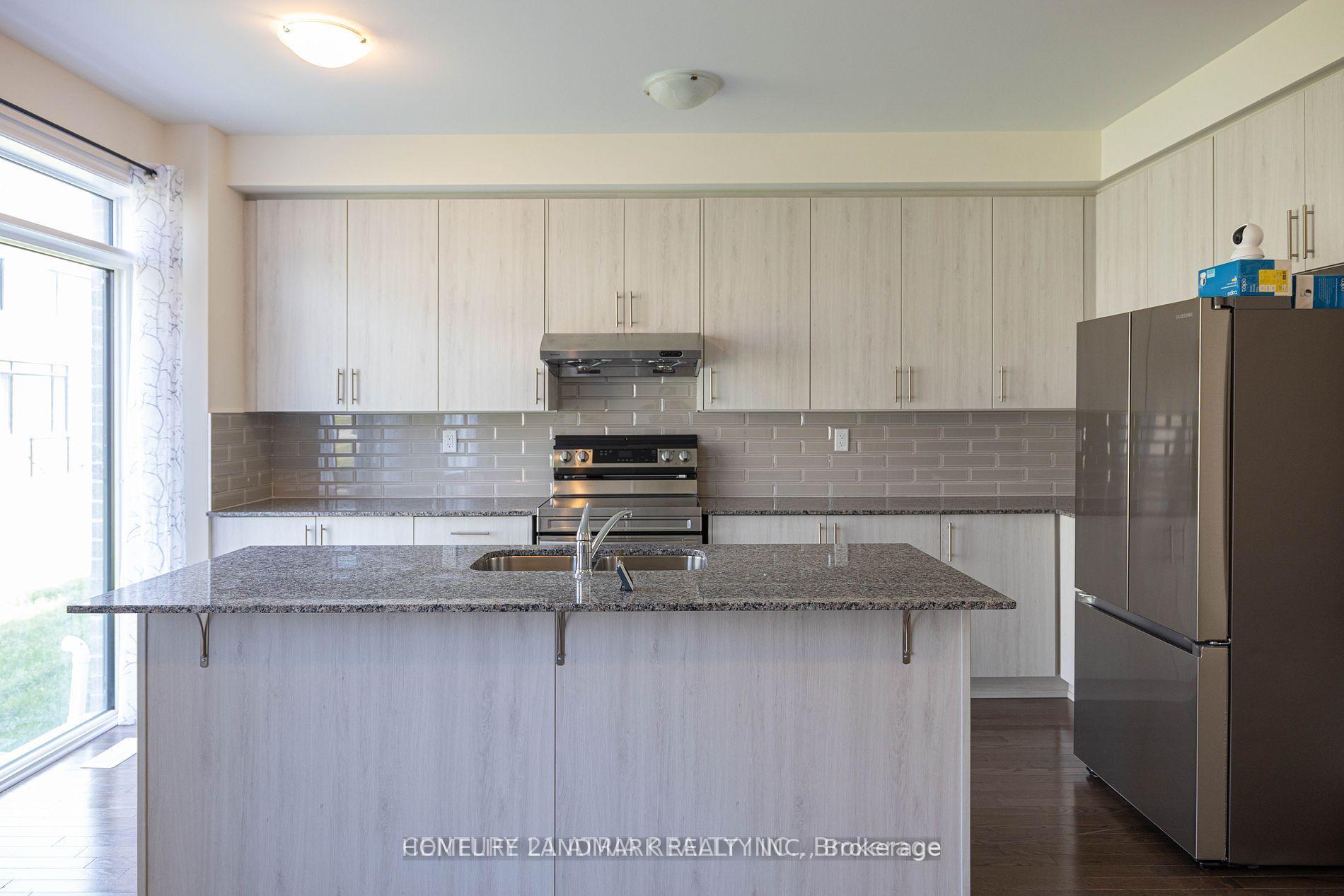 Photo 4 of 12 Fish Drive, Aurora, Bayview Northeast — HOMEH