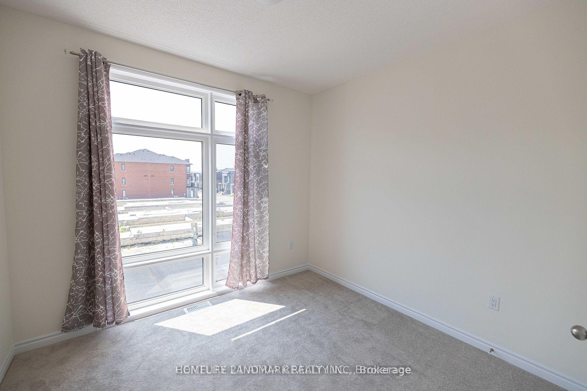 Photo 8 of 12 Fish Drive, Aurora, Bayview Northeast — HOMEH