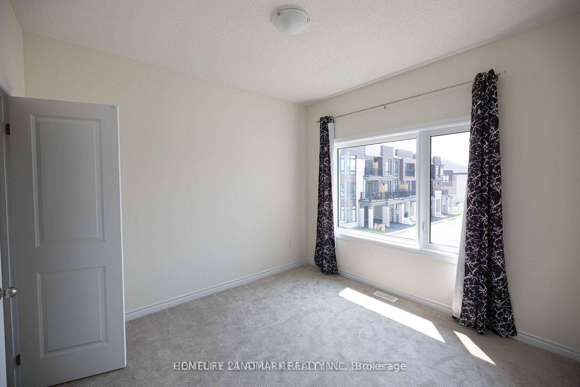 Photo 10 of 12 Fish Drive, Aurora, Bayview Northeast — HOMEH