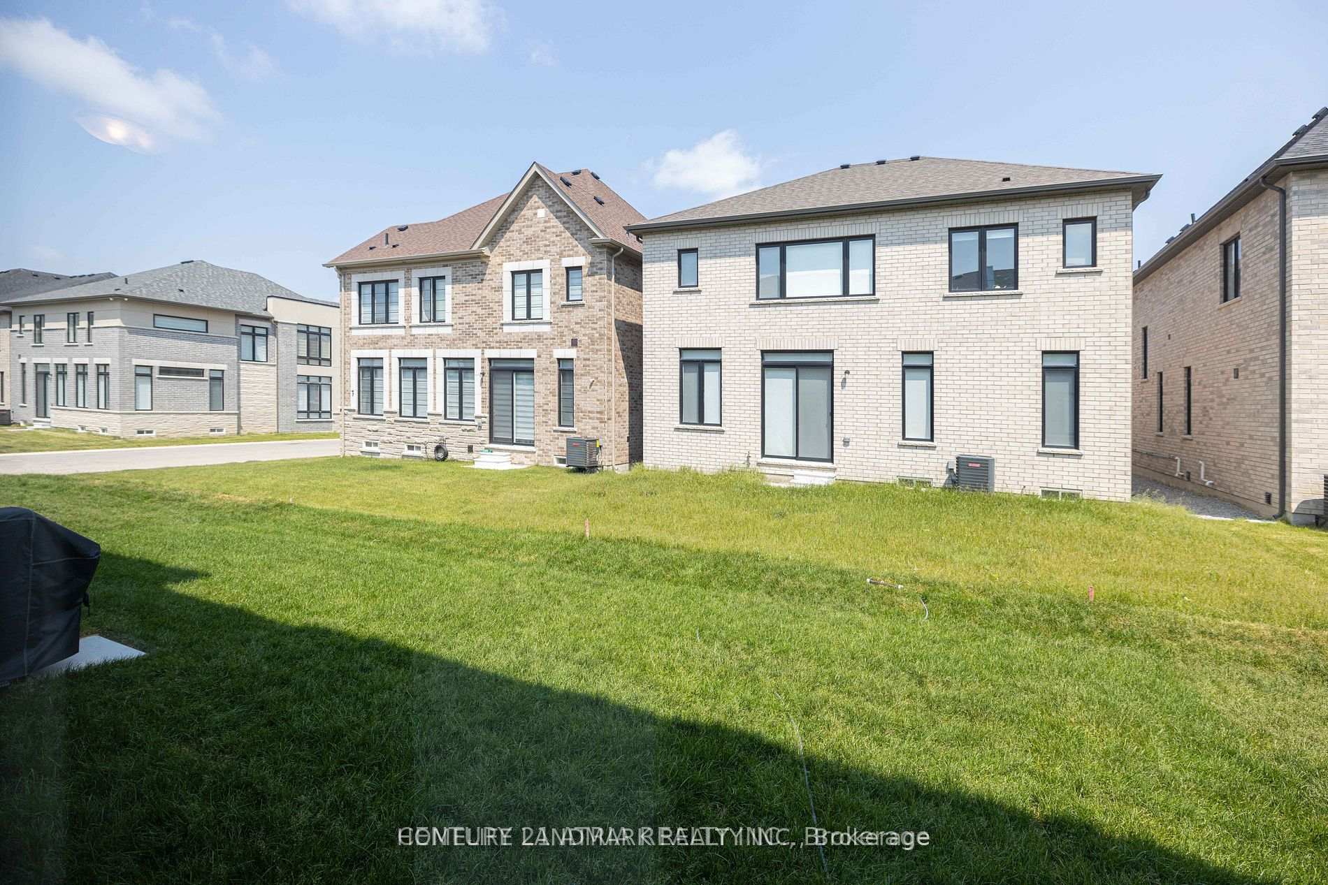 Photo 13 of 12 Fish Drive, Aurora, Bayview Northeast — HOMEH