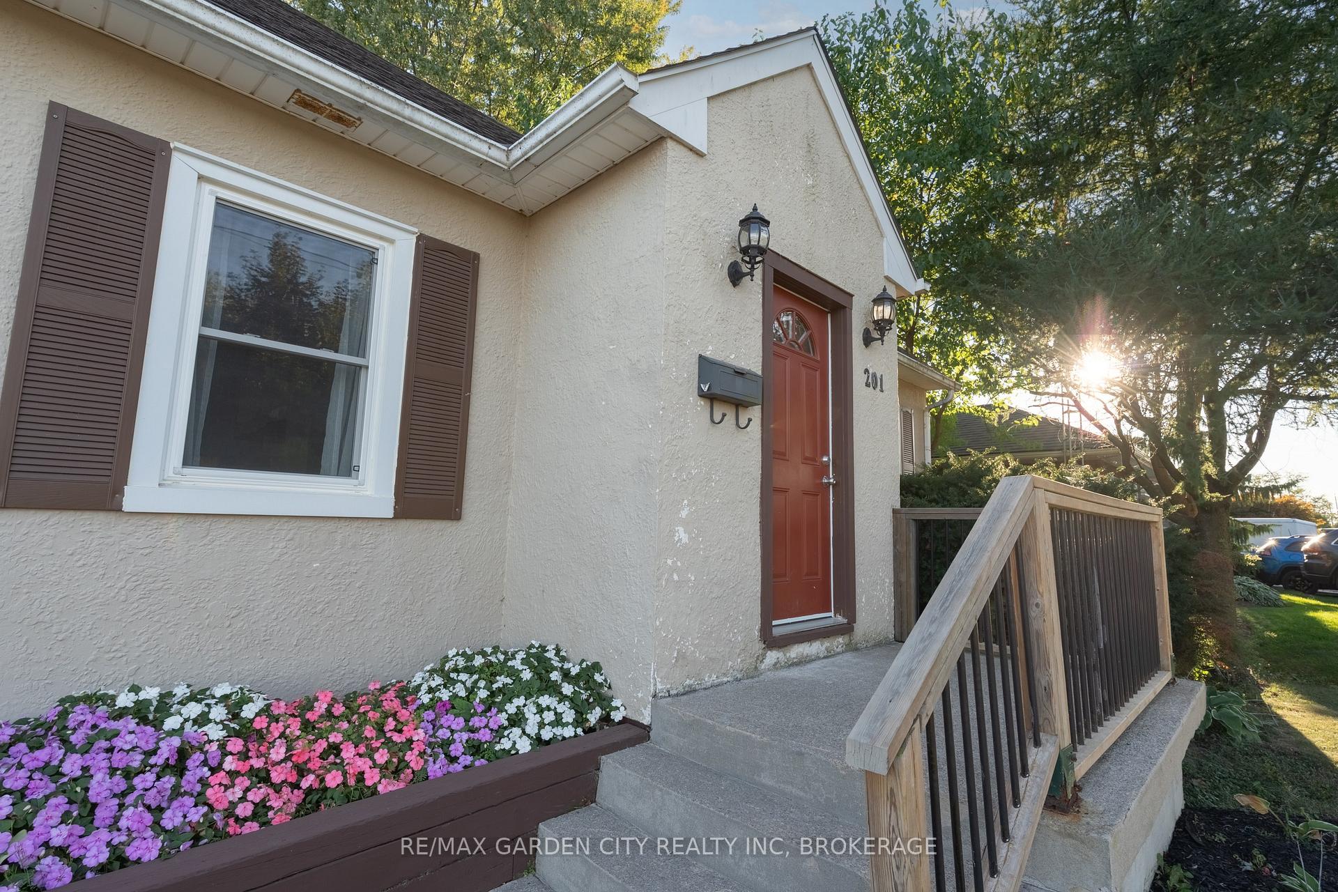 Photo 2 of 201 Thorold Road, Welland, Prince Charles — HOMEH