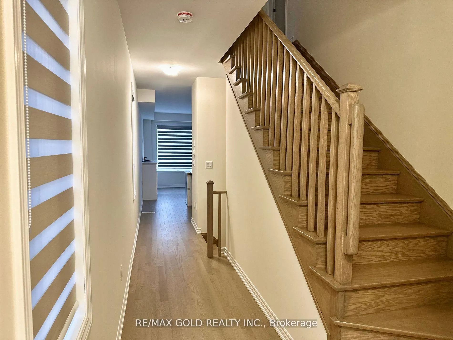 Photo 3 of 49 Singhampton Road, Vaughan, Kleinburg — HOMEH
