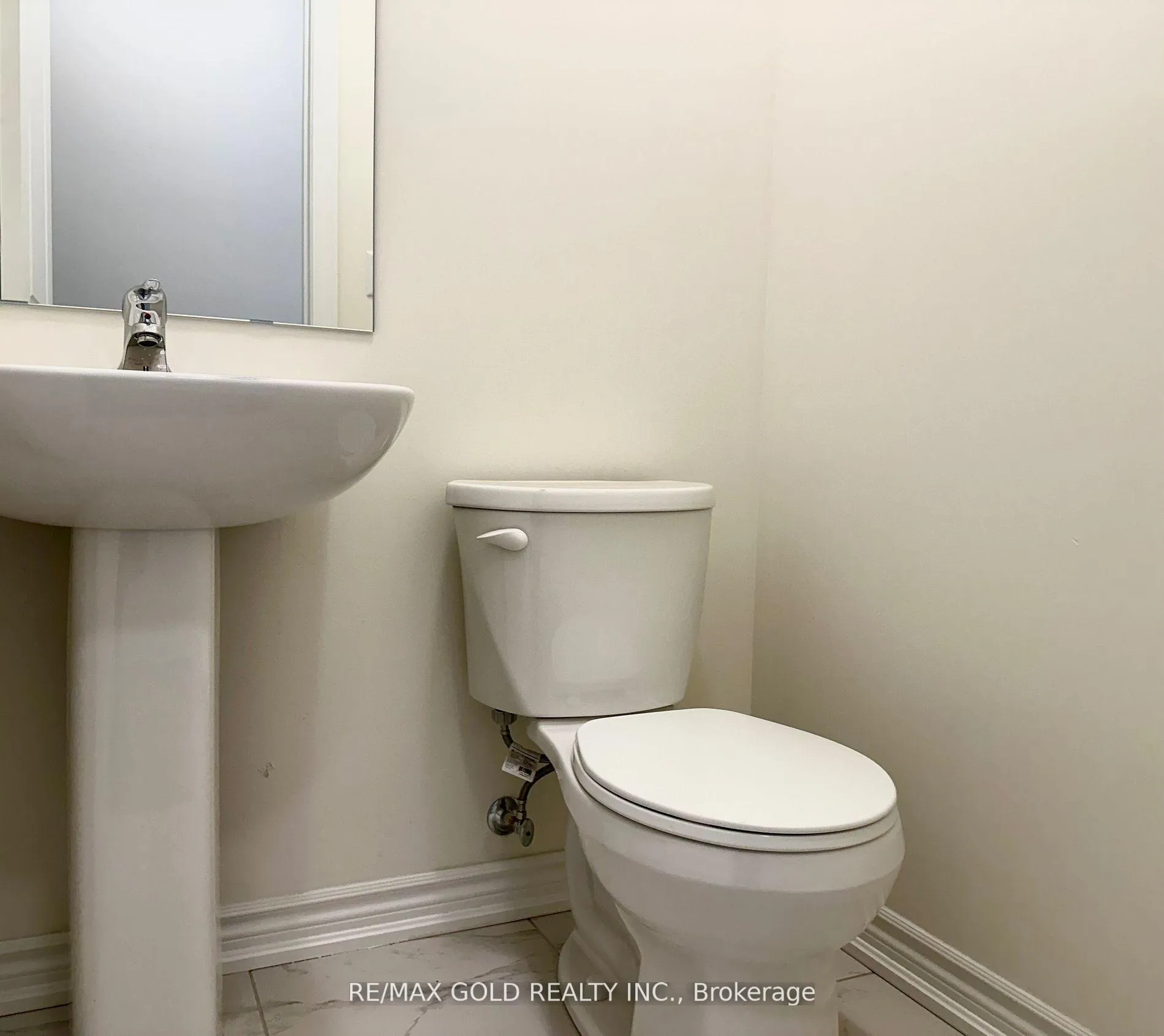 Photo 4 of 49 Singhampton Road, Vaughan, Kleinburg — HOMEH